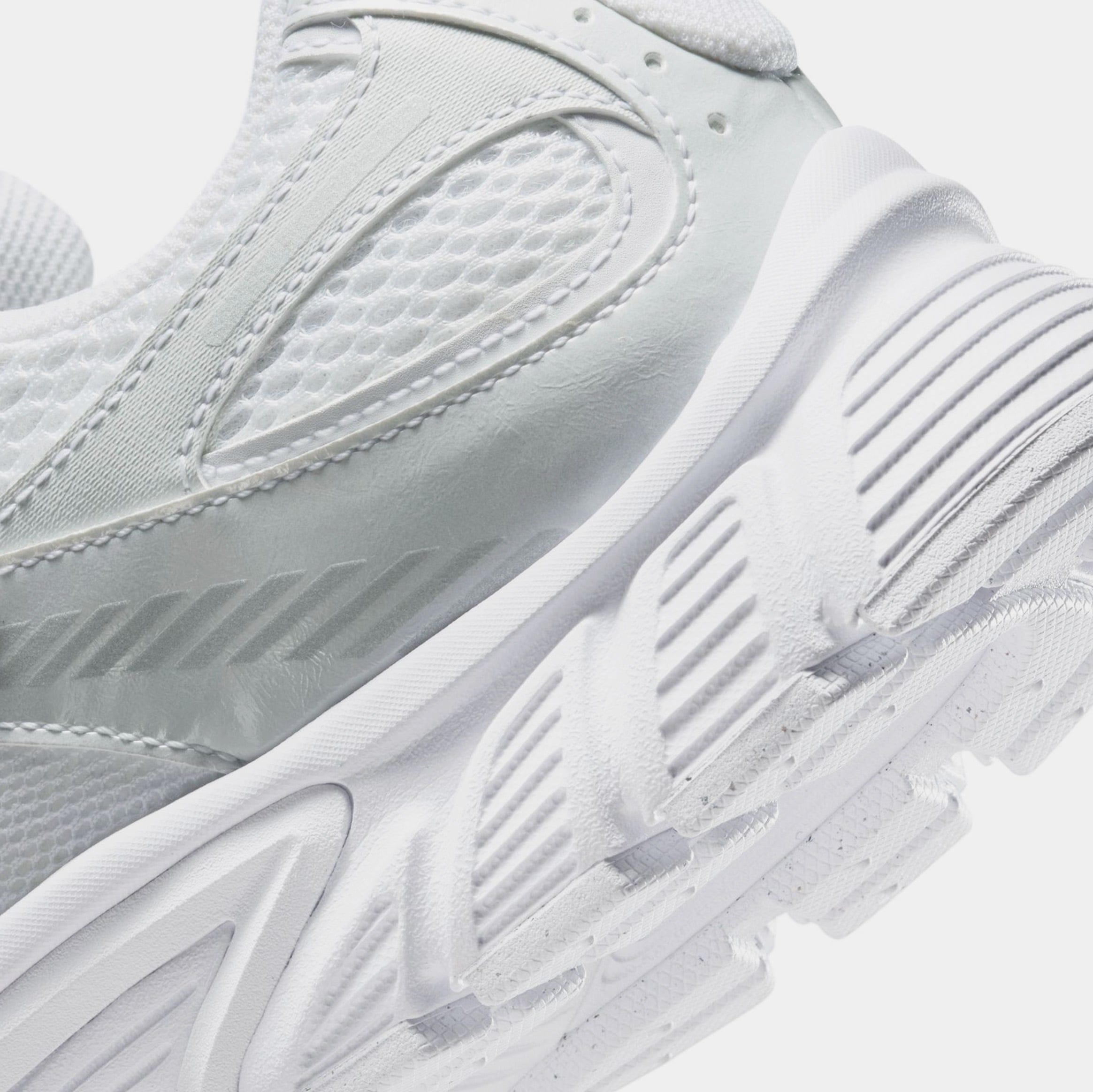 Nike V5 RNR Mens Running Shoes (White/Metallic Silver)