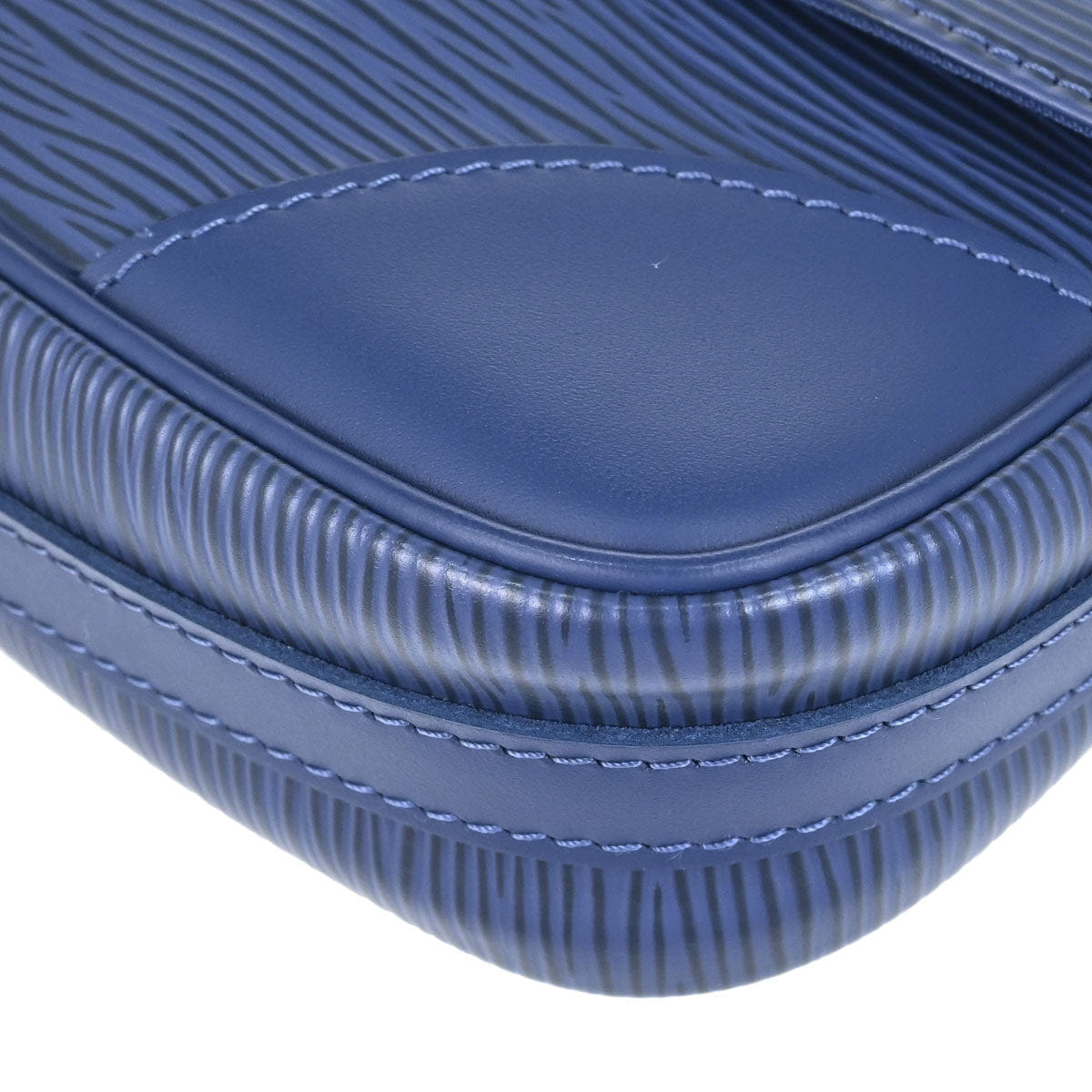 Louis Vuitton 2005 Blue Epi Pochette Segur Handbag M5888G