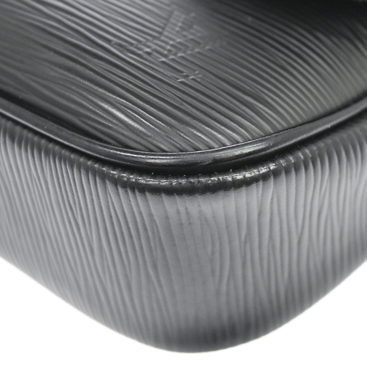 Louis Vuitton 2008 Black Epi Pochette Montaigne Handbag M59292