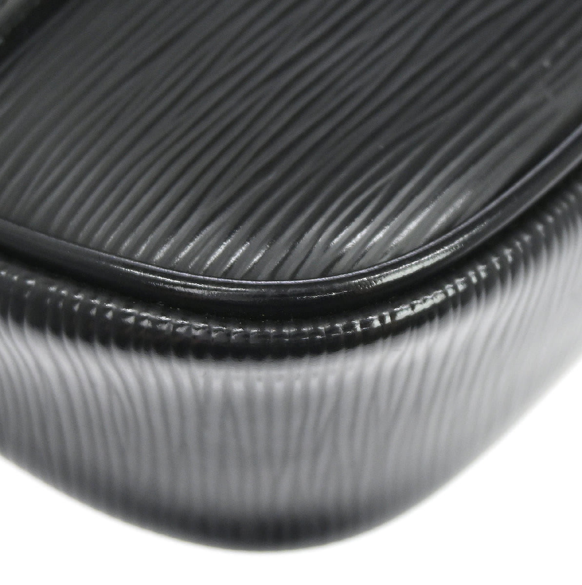 Louis Vuitton 2012 Black Epi Pochette Montaigne Handbag M59292