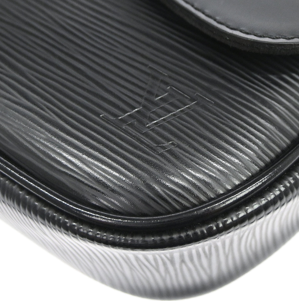 Louis Vuitton 2012 Black Epi Pochette Montaigne Handbag M59292