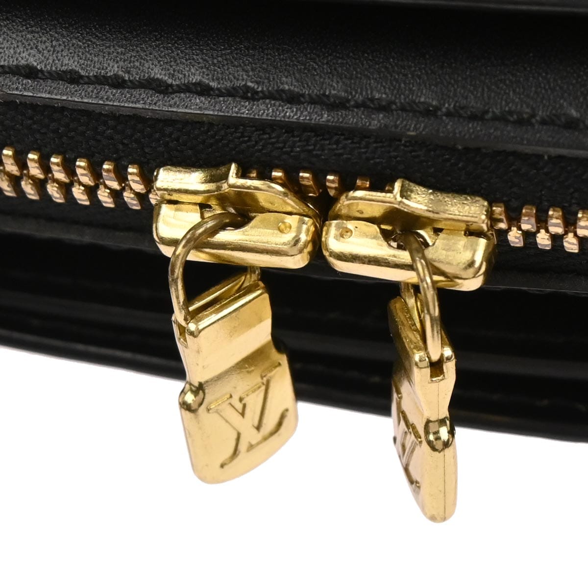Louis Vuitton 1998 Black Epi Pont Neuf Handbag M52052