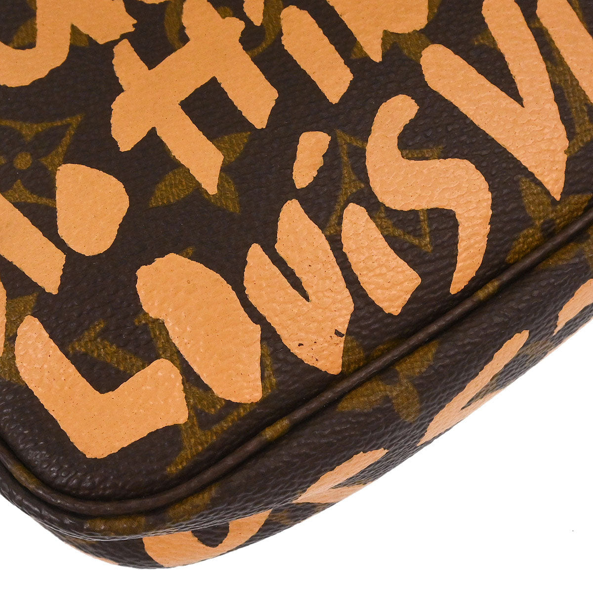 Louis Vuitton 2001 Beige Graffiti Pochette Accessoires Handbag