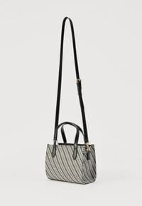 Valentino Divina Summer Handbag Nero/Multi Coloured