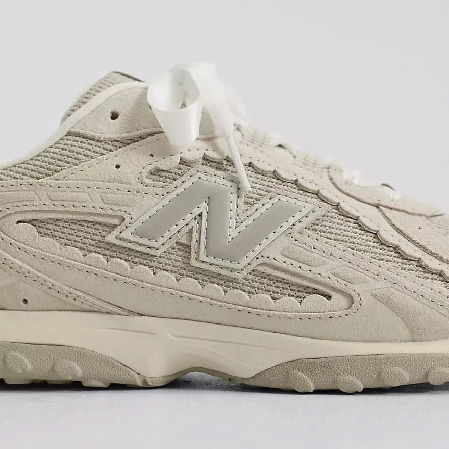 New Balance Women's 204 l Shoe – Sea Salt / Linen