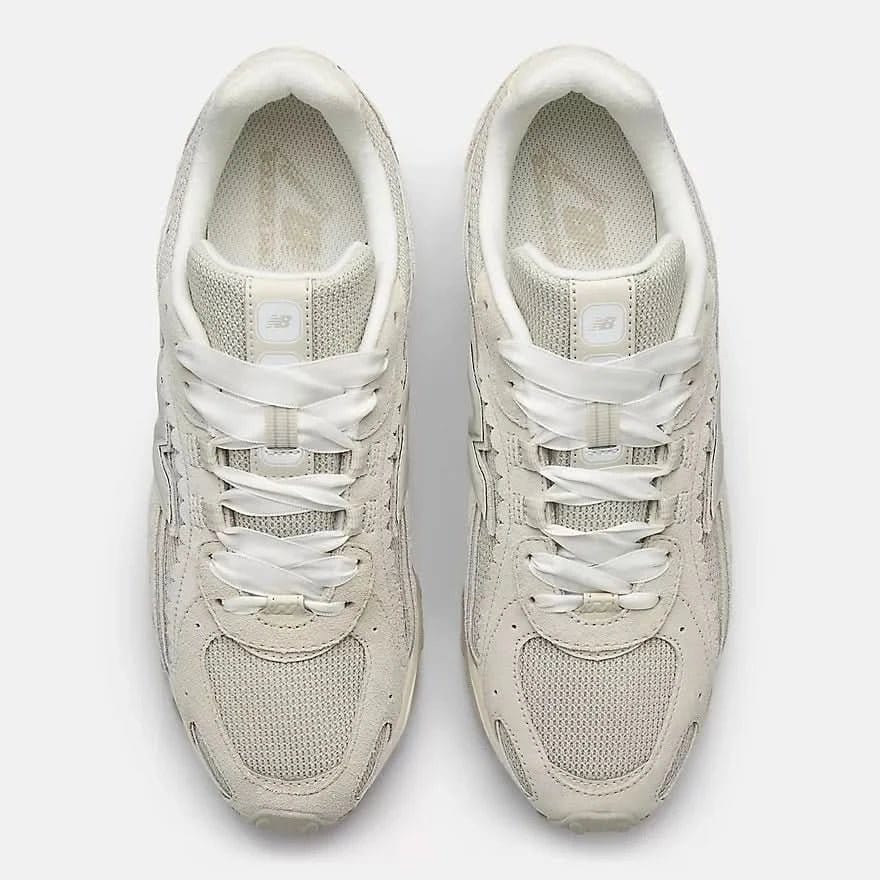 New Balance Women's 204 l Shoe – Sea Salt / Linen