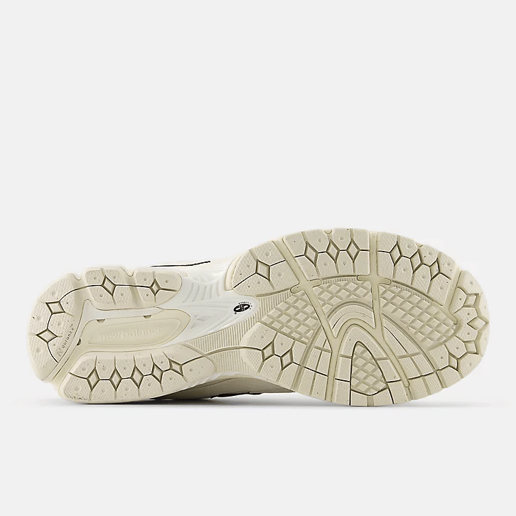 New Balance 2002R Beige/Black