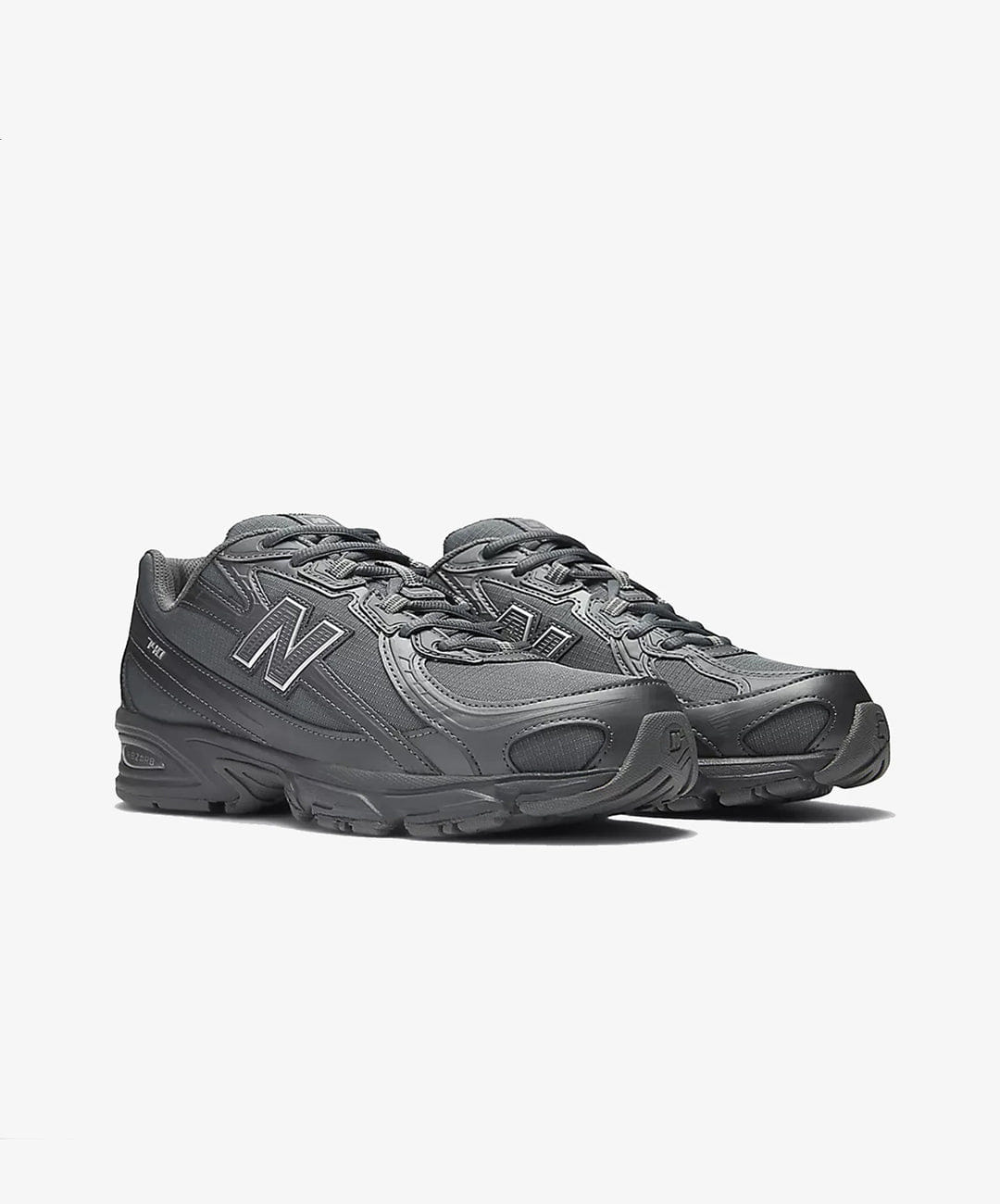 New Balance | 740 { SILVER METALLIC