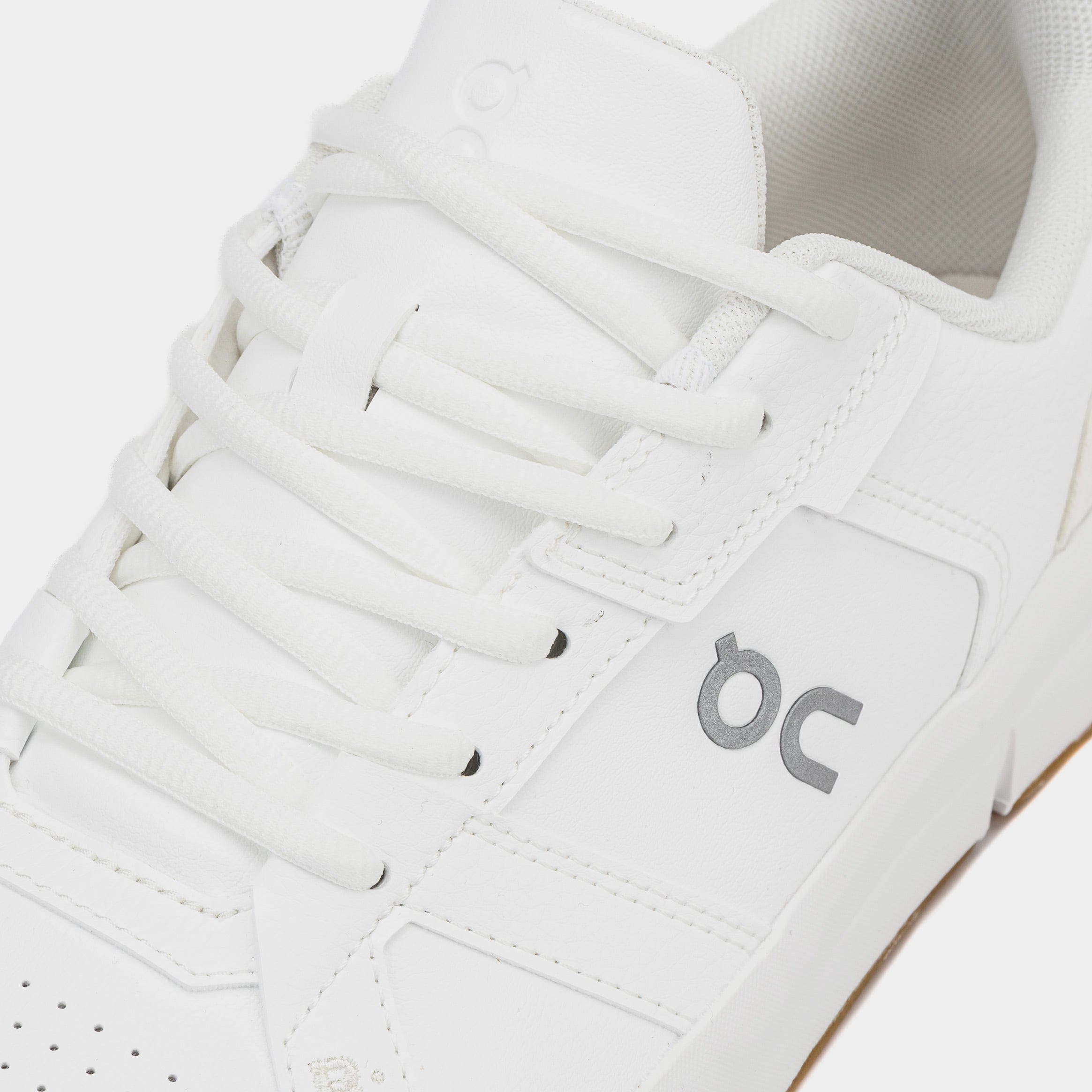 On Running The Roger Mens Running Shoes (White/Gum)