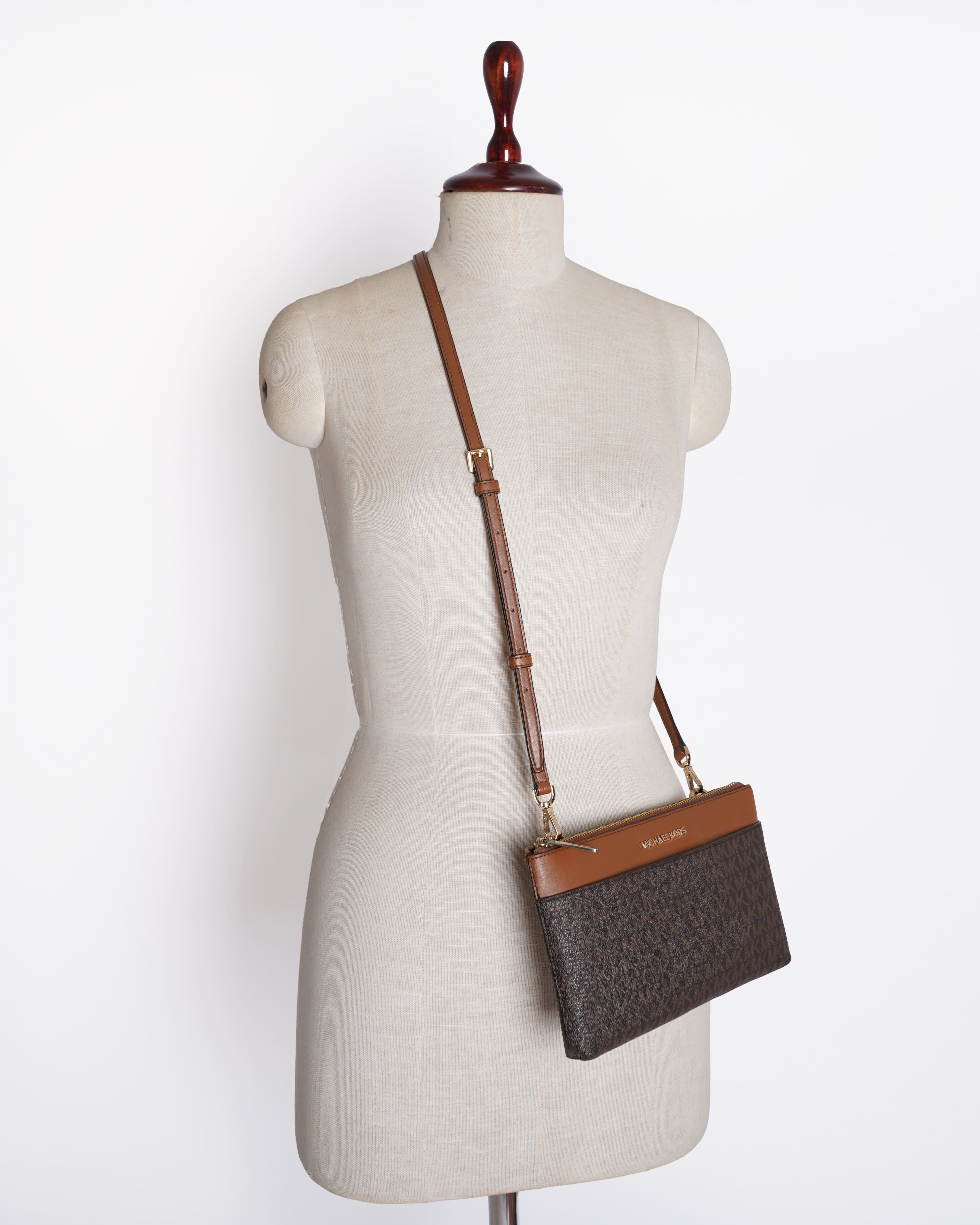 Michael kors jet set signature logo crossbody bag