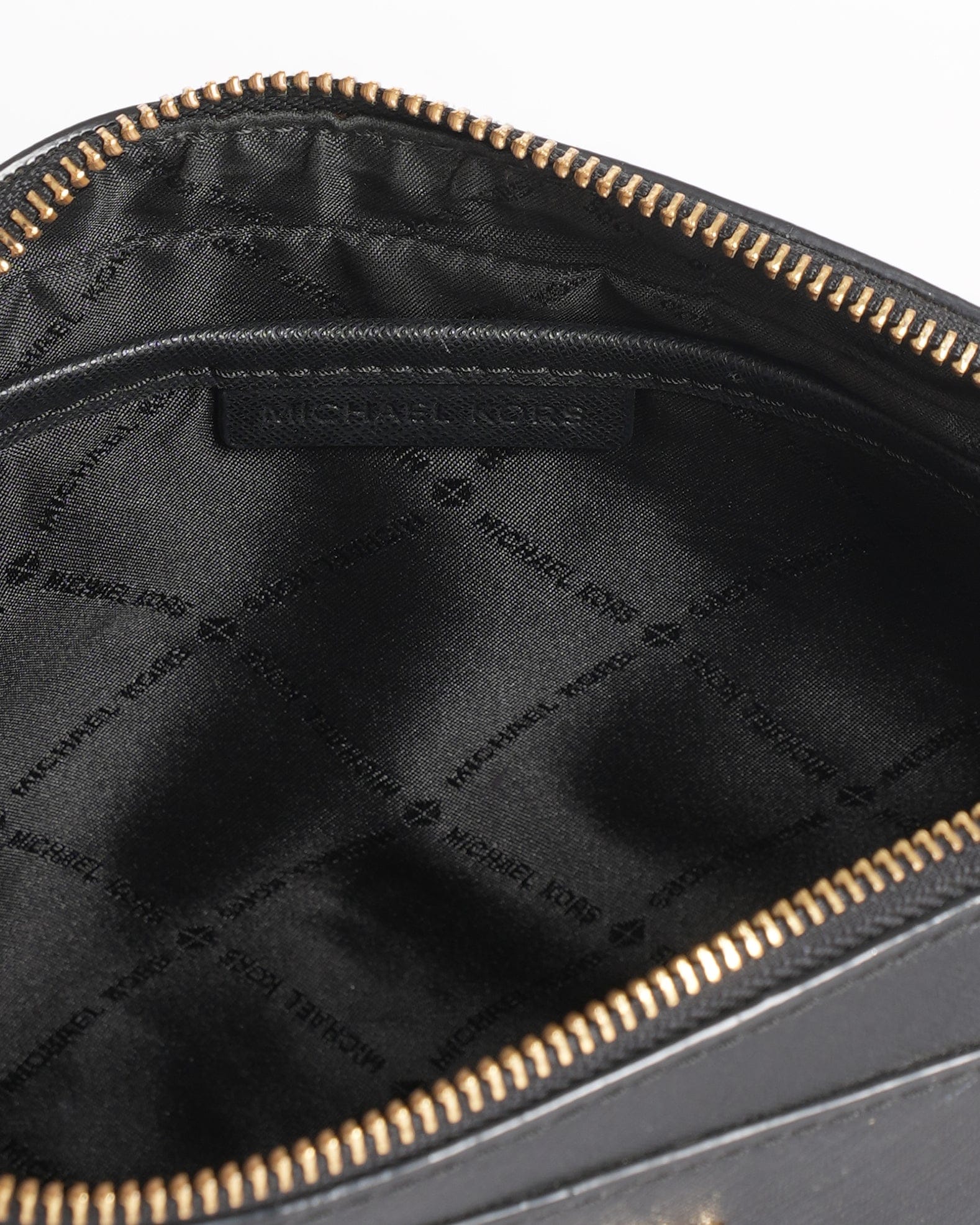 Michael Kors Solid Jet Set Crossbody in Black