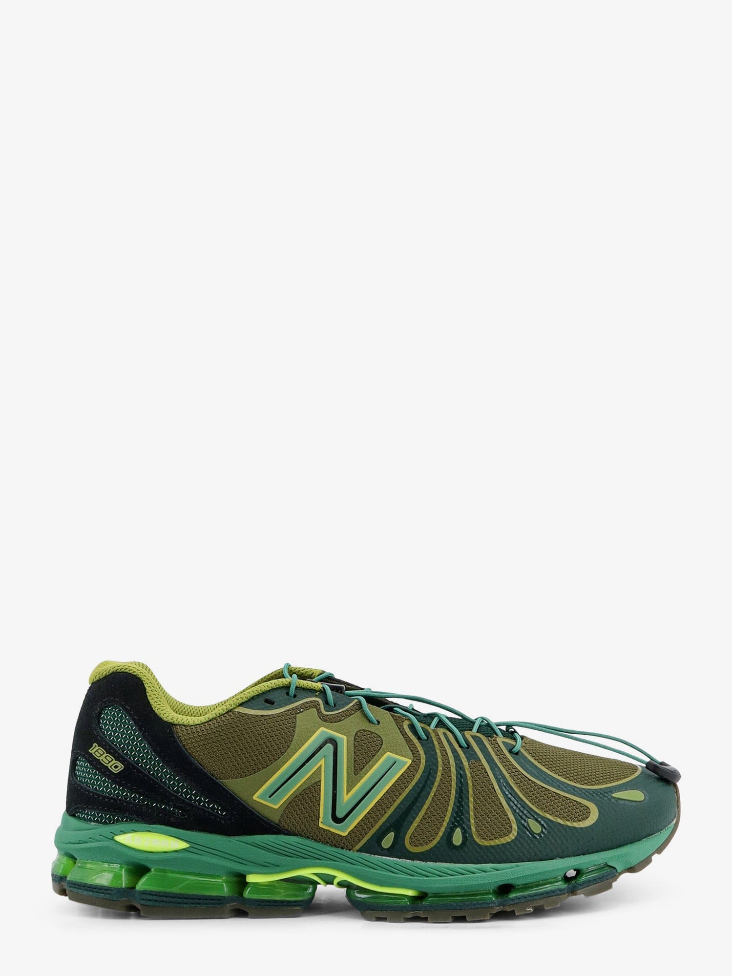 New Balance U18907 mesh sneakers with iconic side logo
