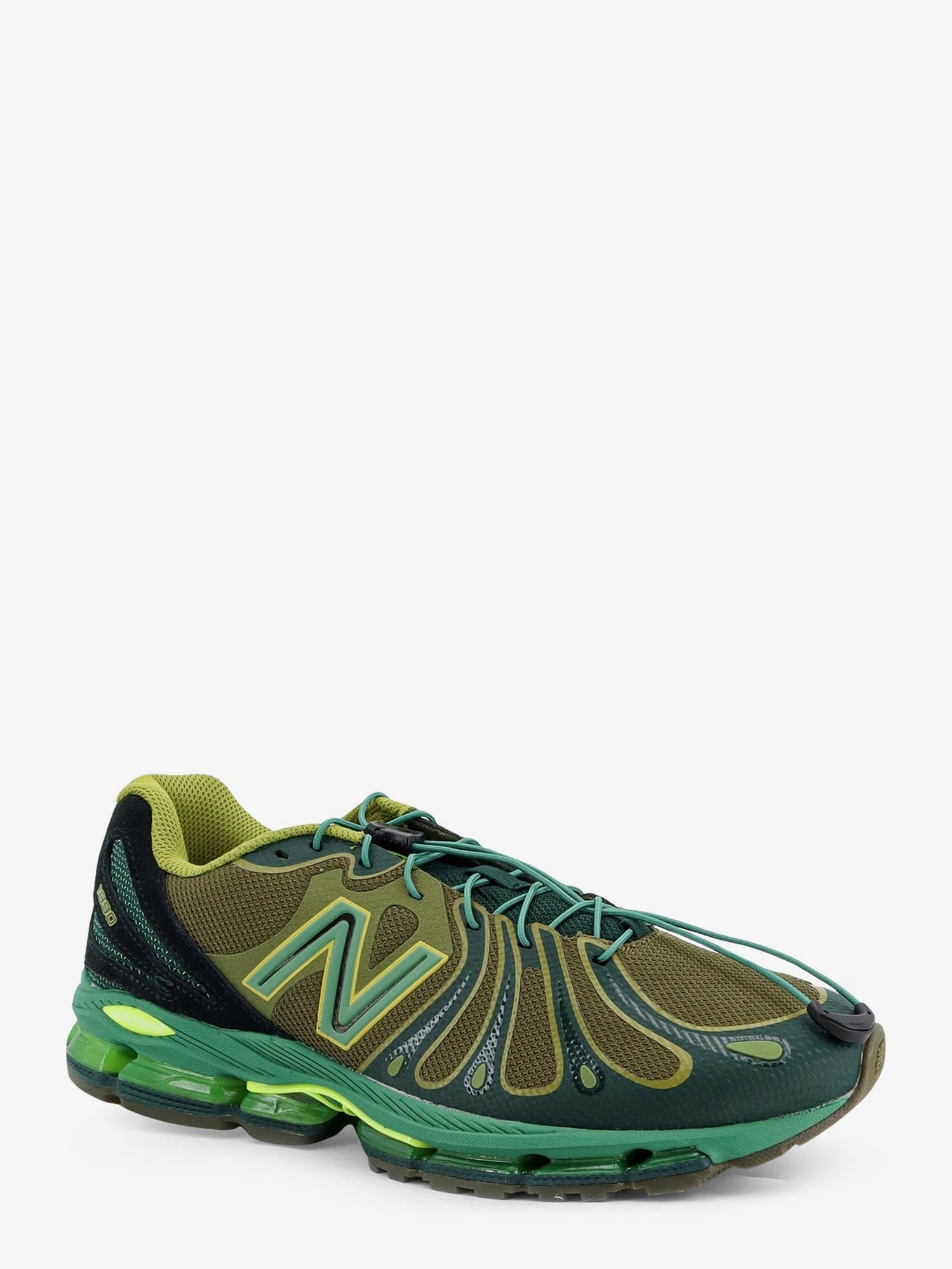 New Balance U18907 mesh sneakers with iconic side logo