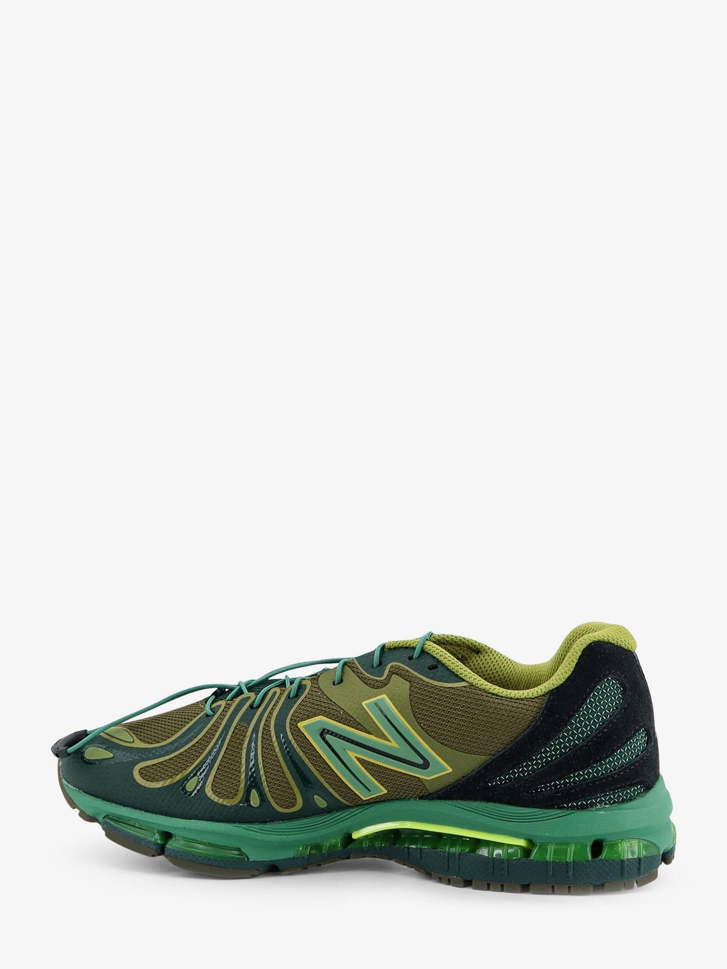 New Balance U18907 mesh sneakers with iconic side logo