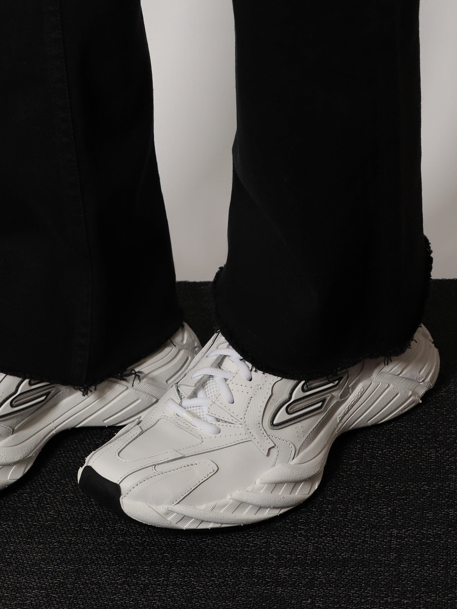 Balenciaga Monday low - top sneakers in leather