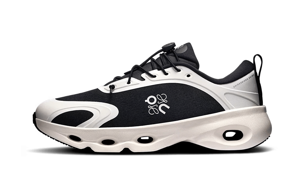 On Running Cloudsolo Loewe White Black