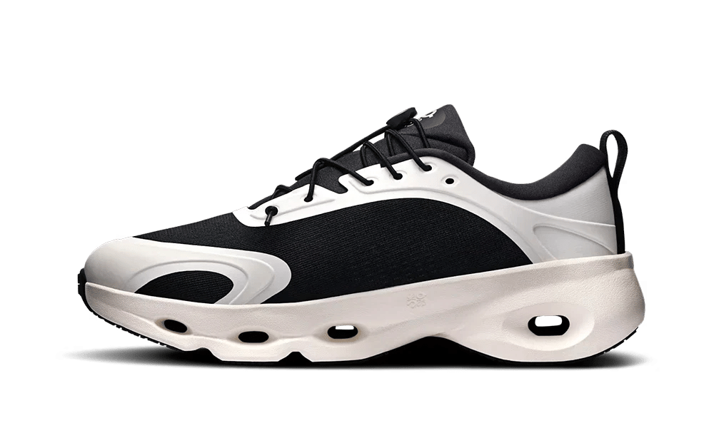On Running Cloudsolo Loewe White Black