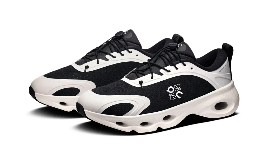 On Running Cloudsolo Loewe White Black