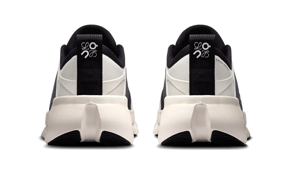 On Running Cloudsolo Loewe White Black