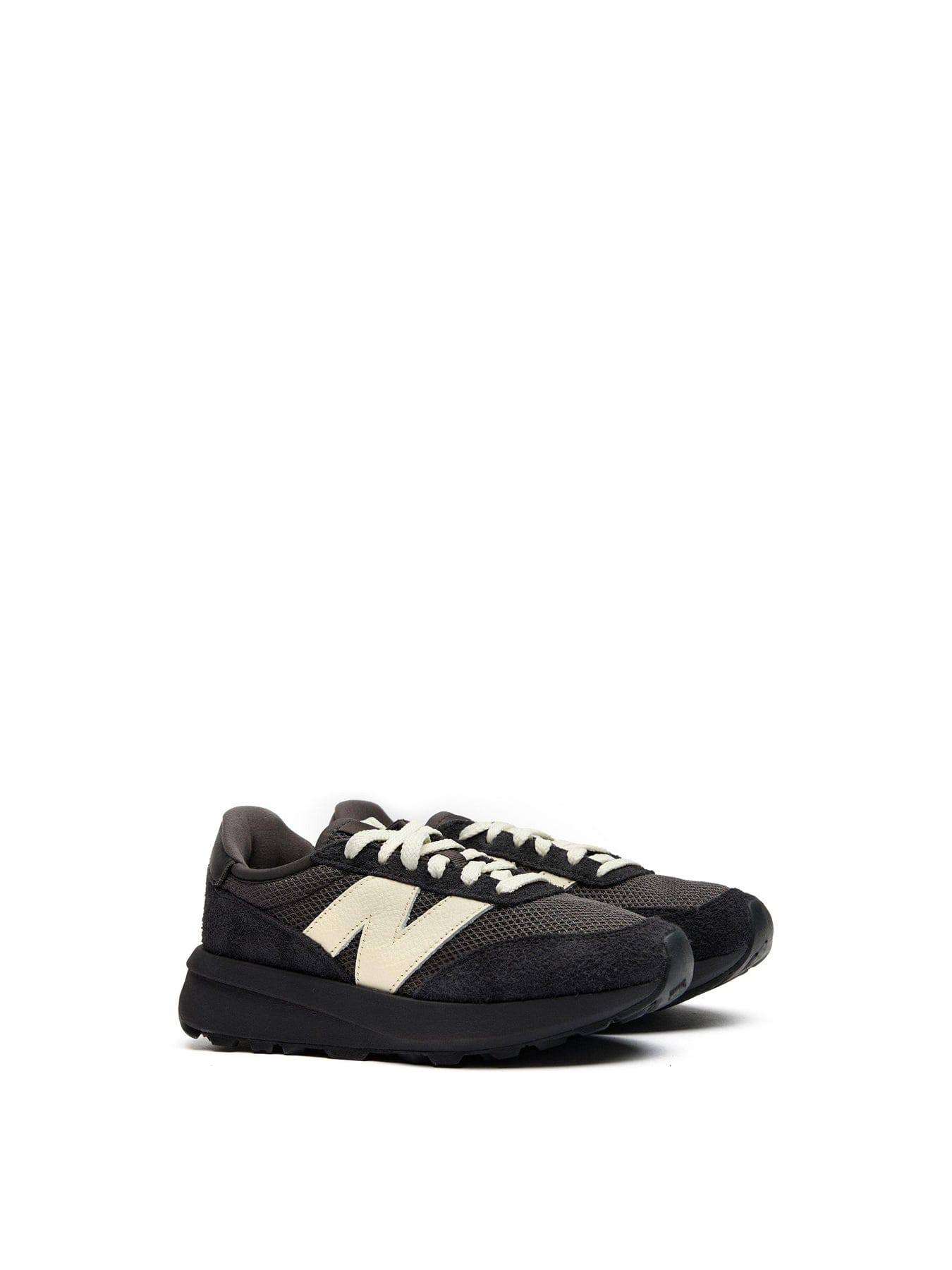 New Balance 370 Trainers Black