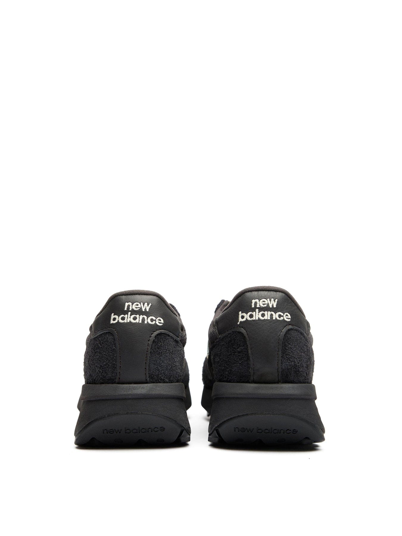 New Balance 370 Trainers Black