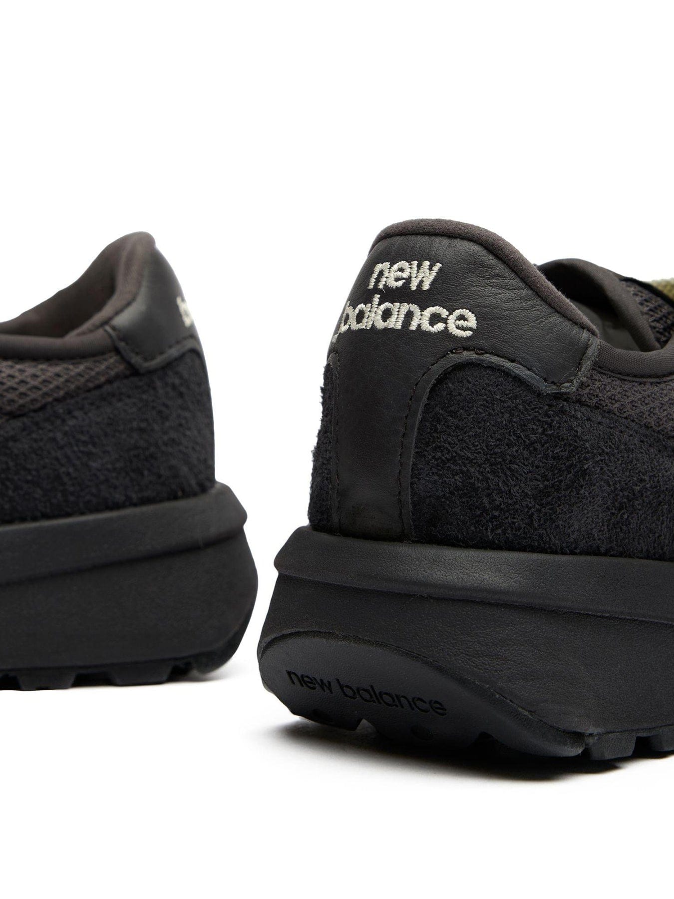 New Balance 370 Trainers Black