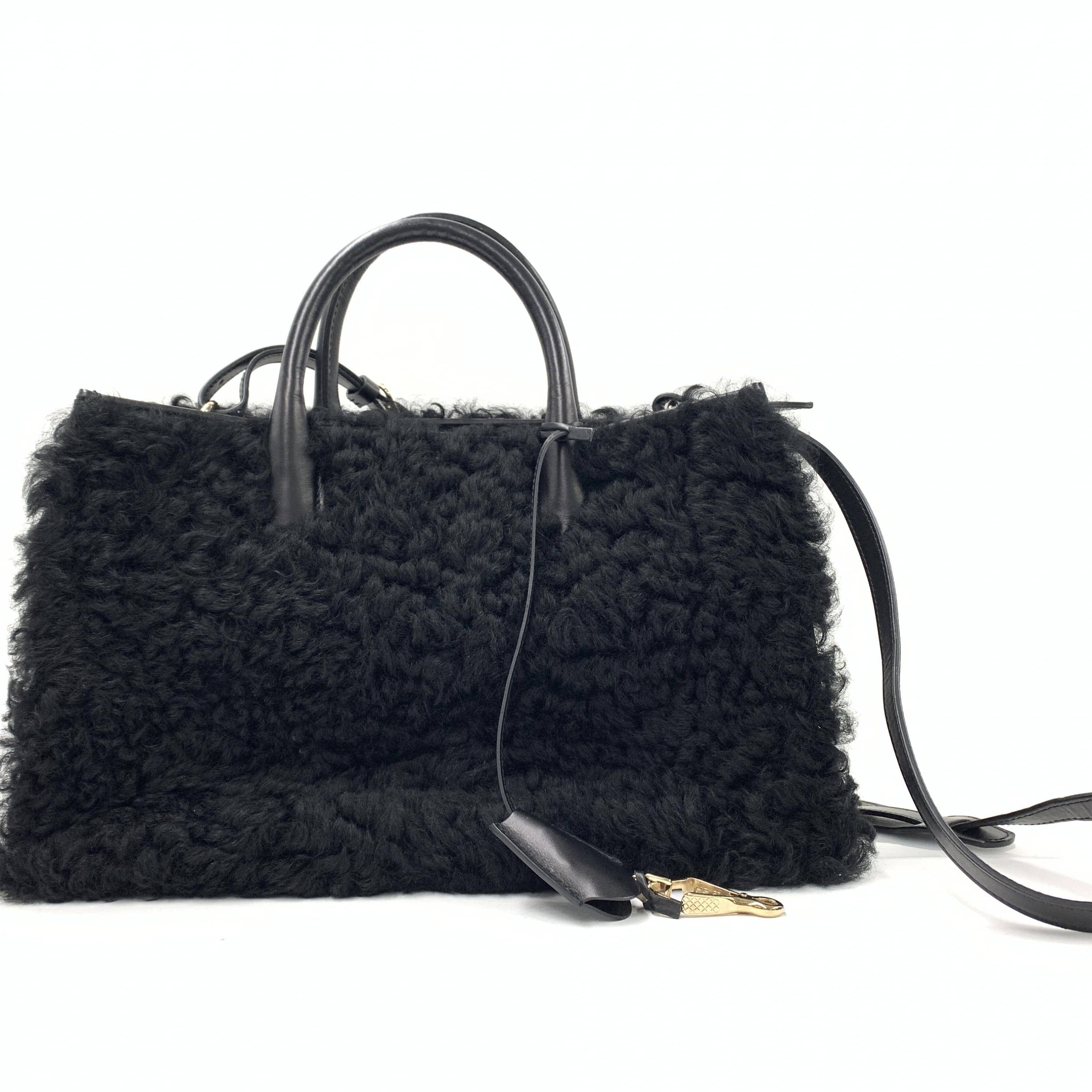 Balenciaga Black shearling handbag with leather accents C285567
