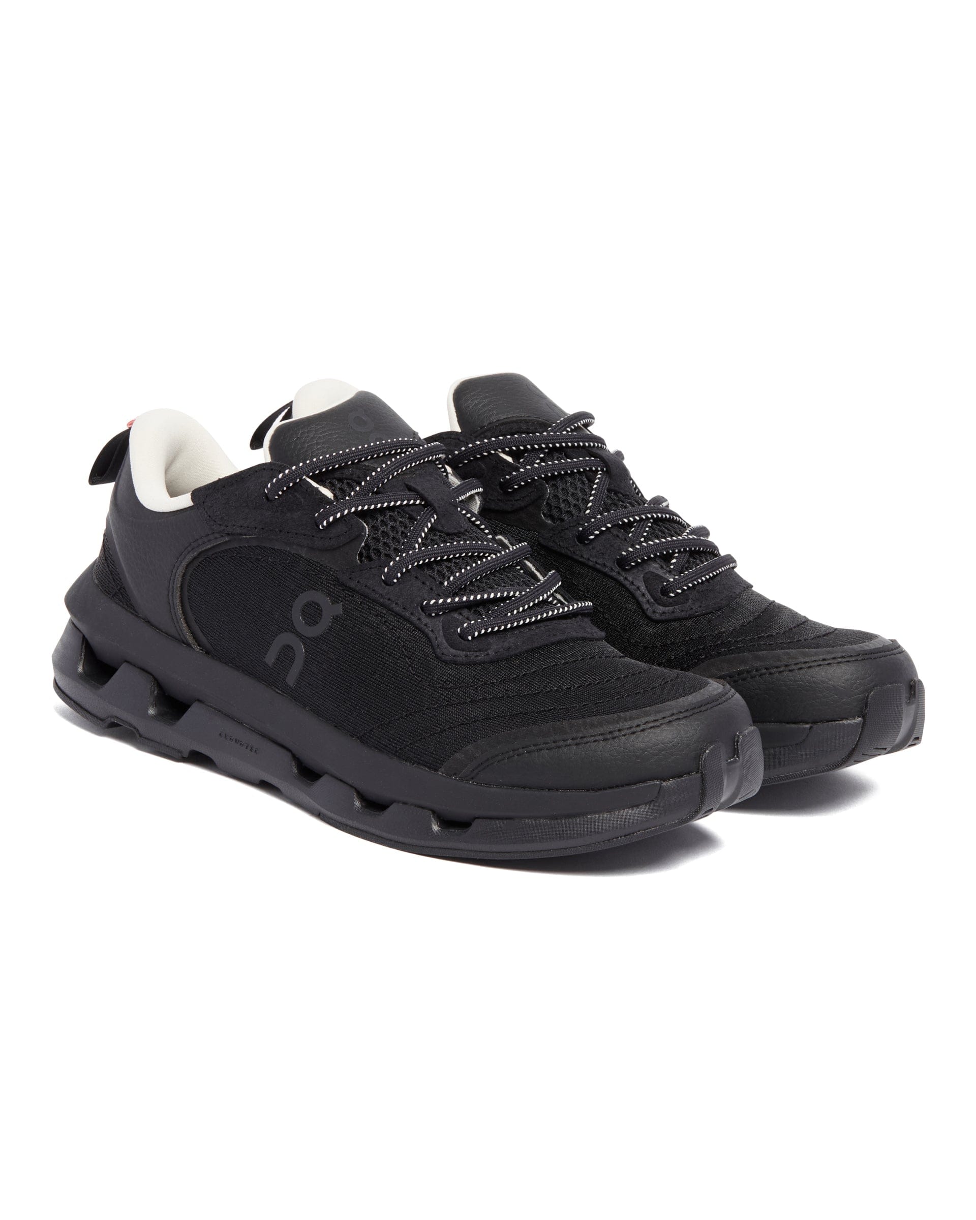On Running Zendaya x ON Sneakers Cloudzone Moon Nere