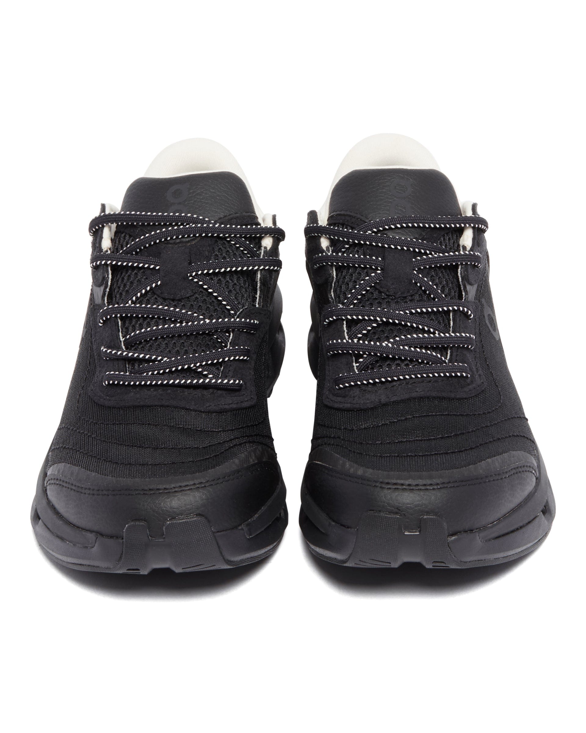On Running Zendaya x ON Sneakers Cloudzone Moon Nere