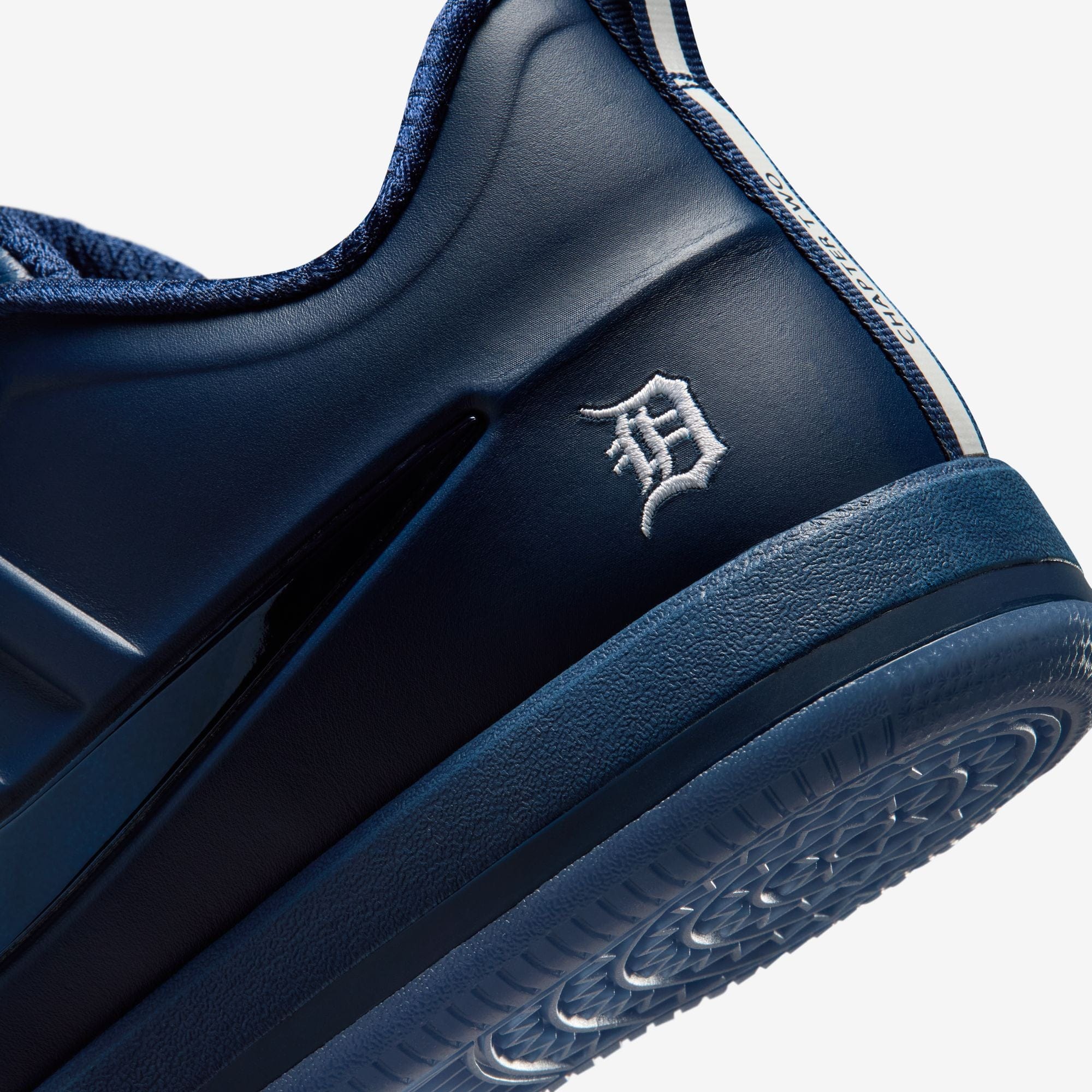 Nike Book 2 Tigers Color: Midnight Navy/Midnight Navy - White Style: IM4667 - 400