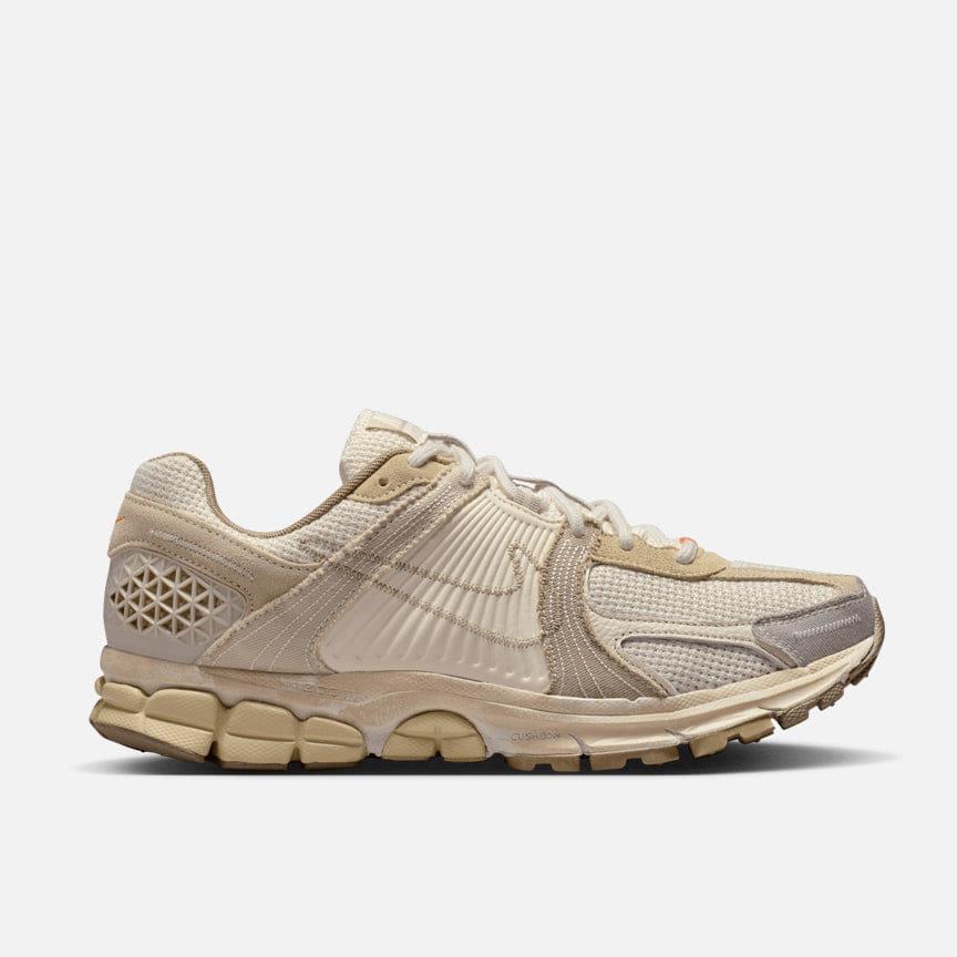 Nike ZOOM VOMERO 5 - LIGHT OREWOOD BROWN / PALE IVORY