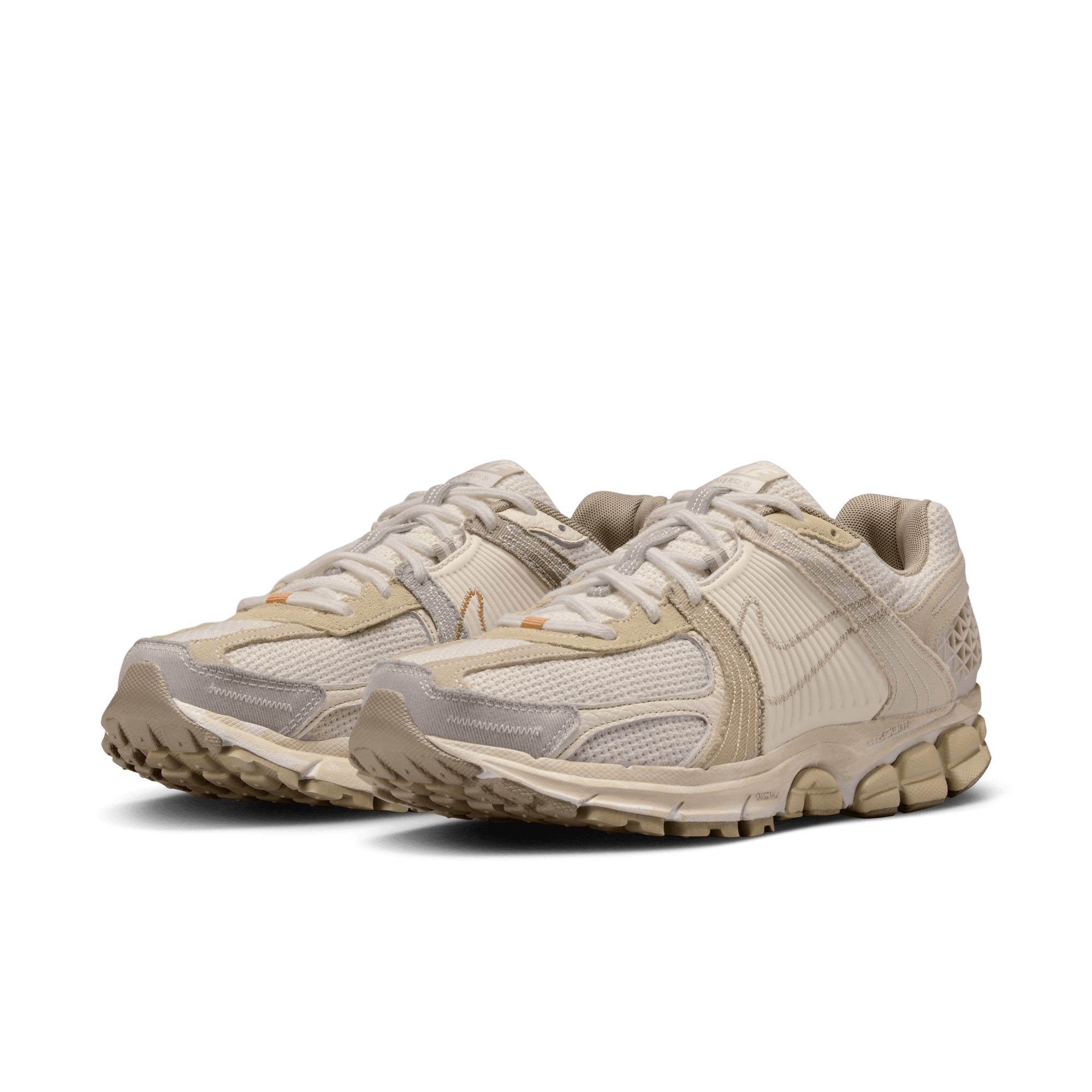 Nike ZOOM VOMERO 5 - LIGHT OREWOOD BROWN / PALE IVORY