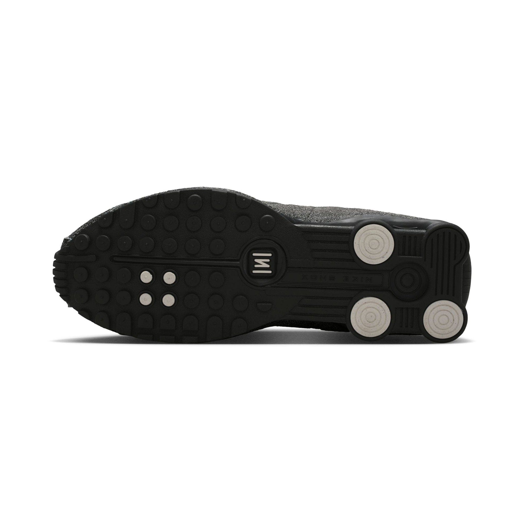 Nike Shox R4 QS - Black/Sail
