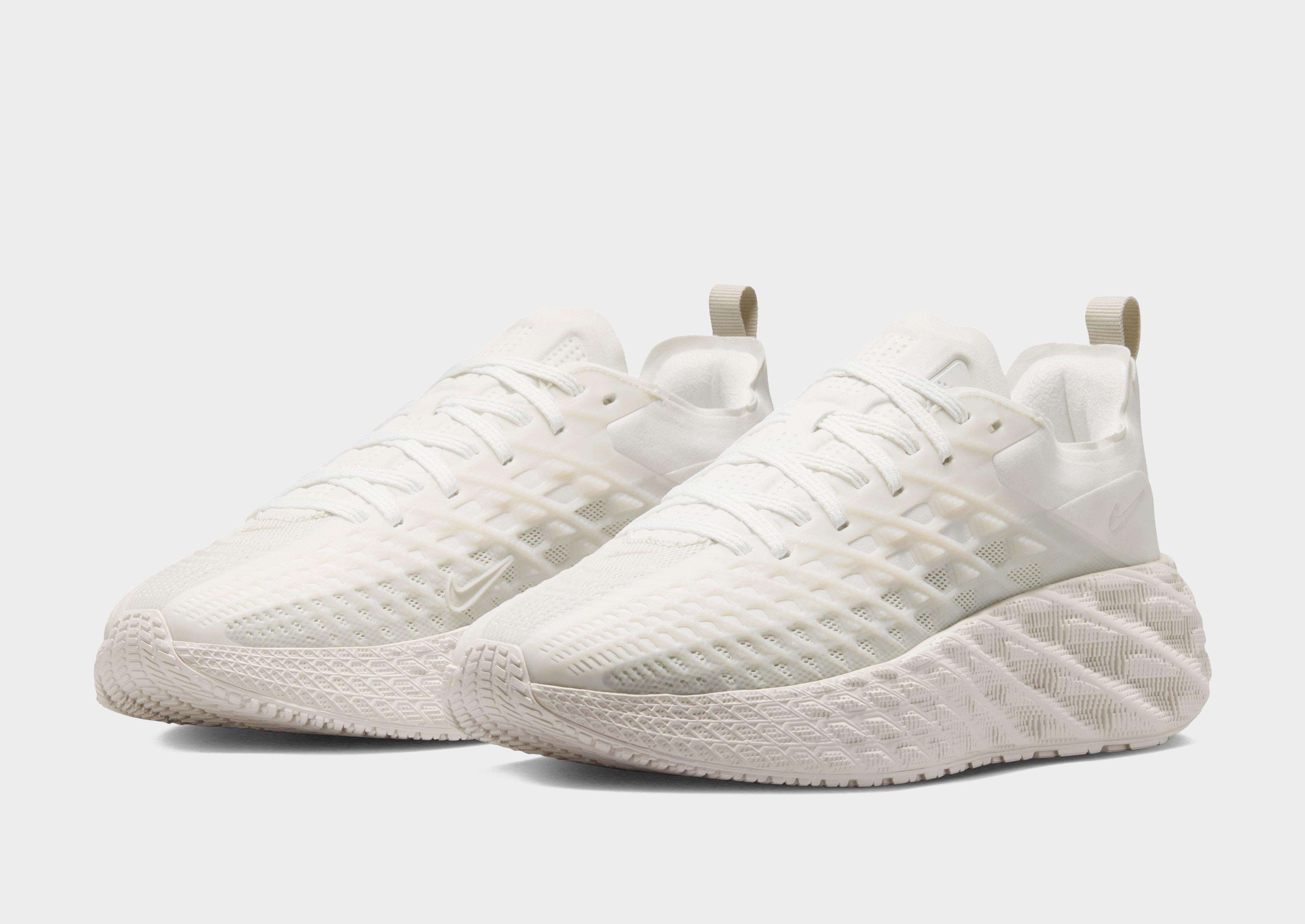 Nike Ava Edge