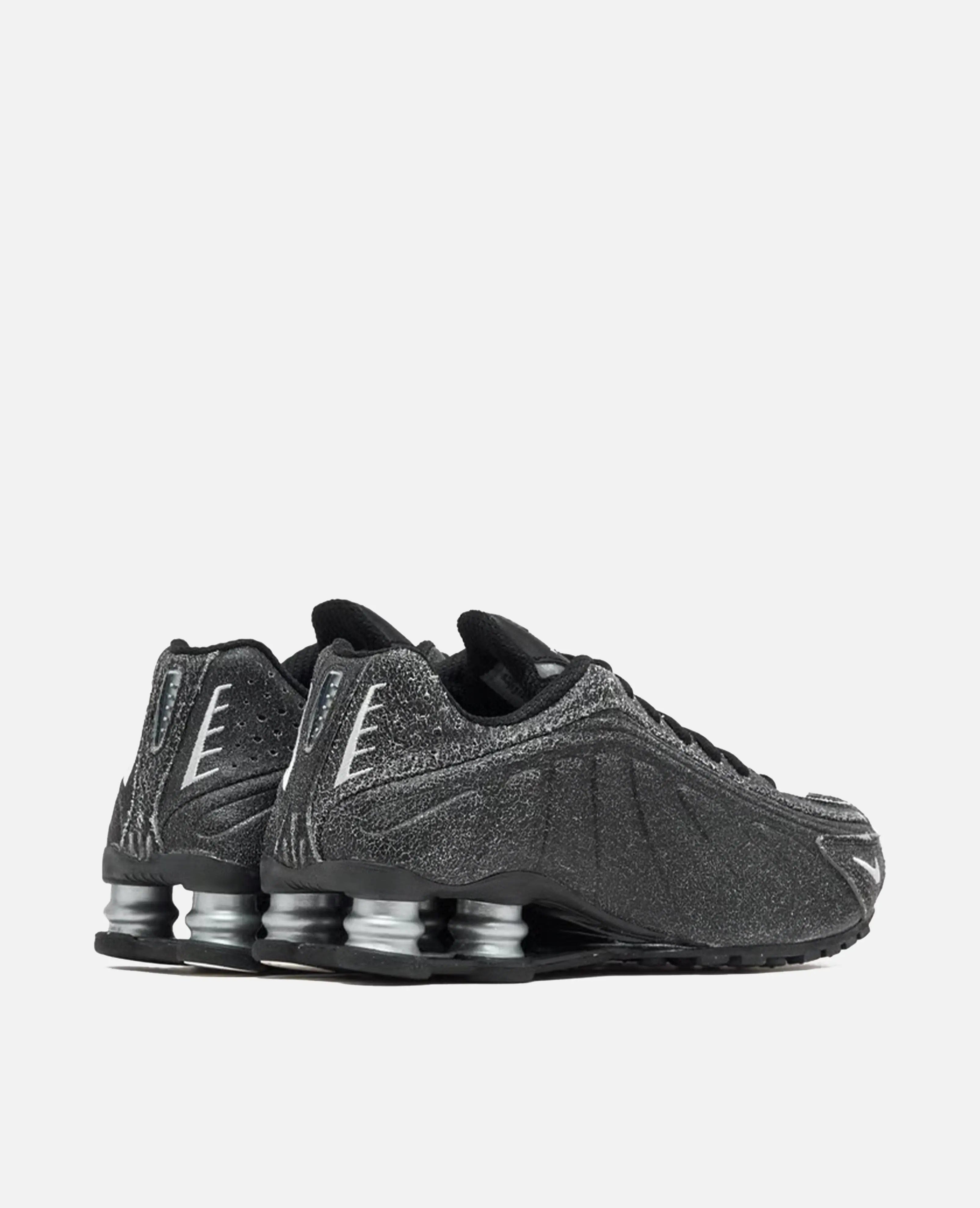 Nike Shox R4 QS (Black/Sail - LT Smoke Grey - Metallic Silver)