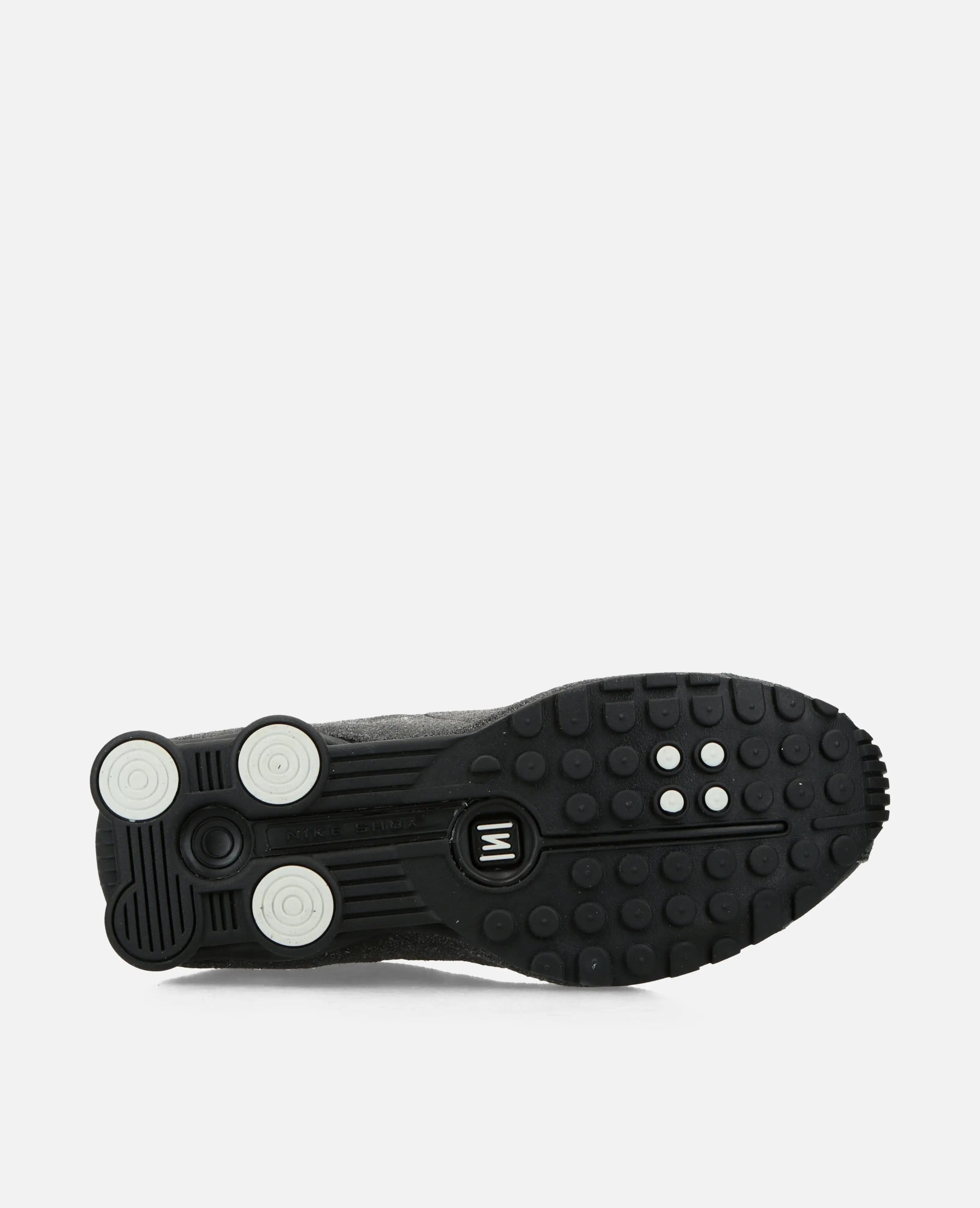 Nike Shox R4 QS (Black/Sail - LT Smoke Grey - Metallic Silver)