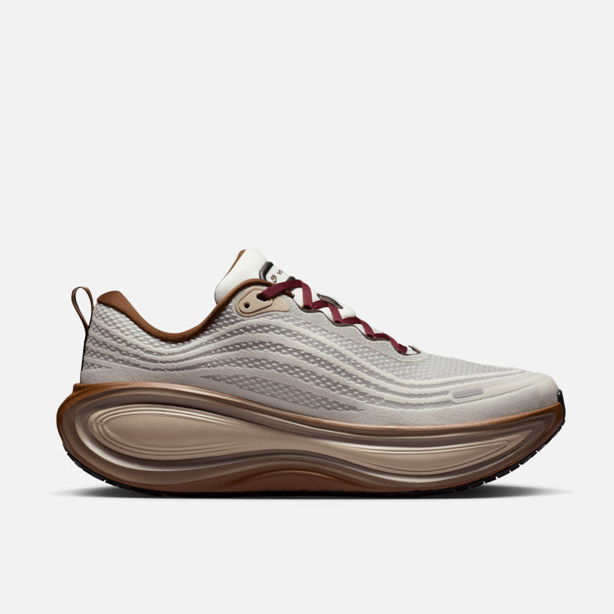 Nike VOMERO PLUS QS - SAIL / CALDERA BROWN