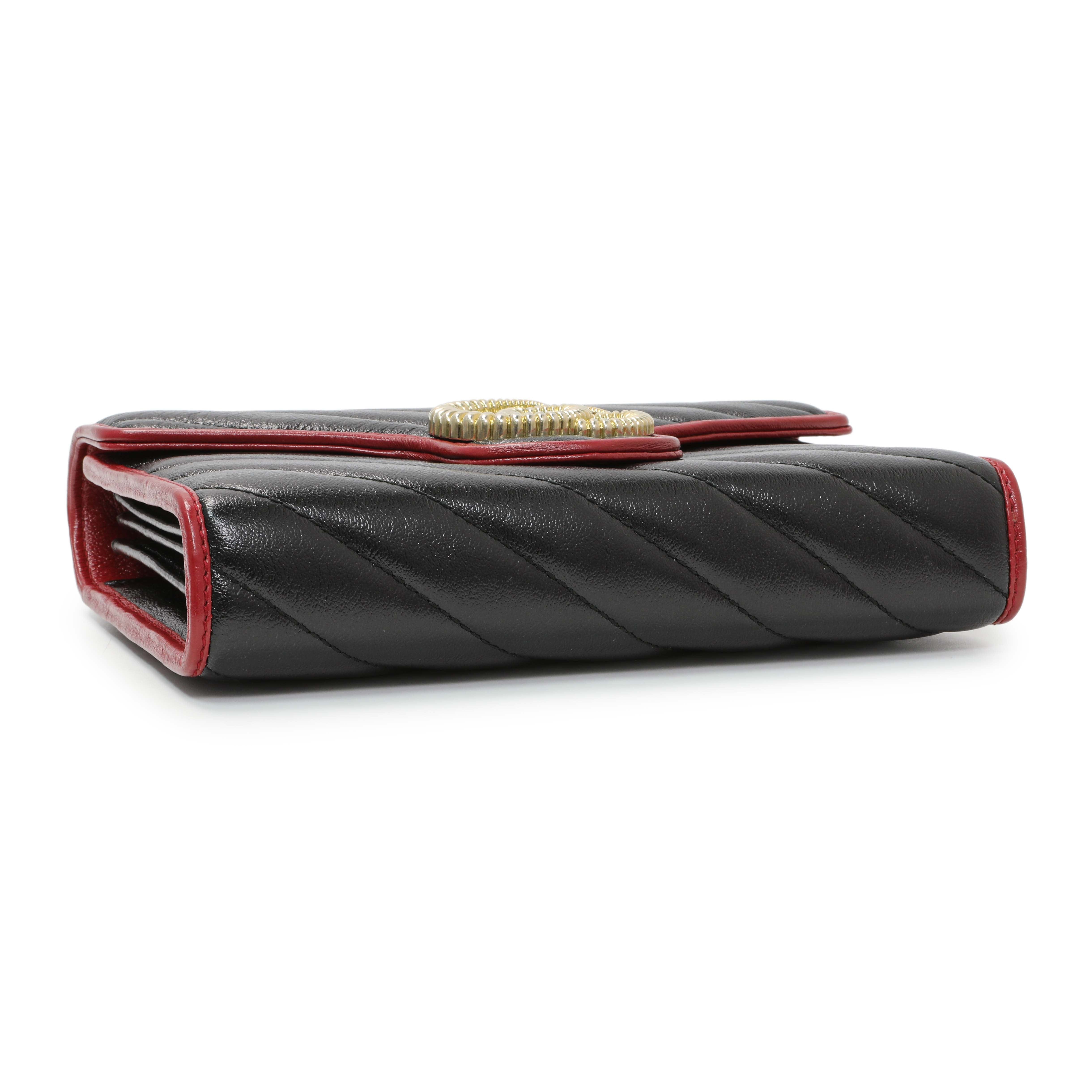 Gucci Black Red Vintage Effect Calfskin Matelasse Diagonal Torchon GG Marmont Chain Wallet
