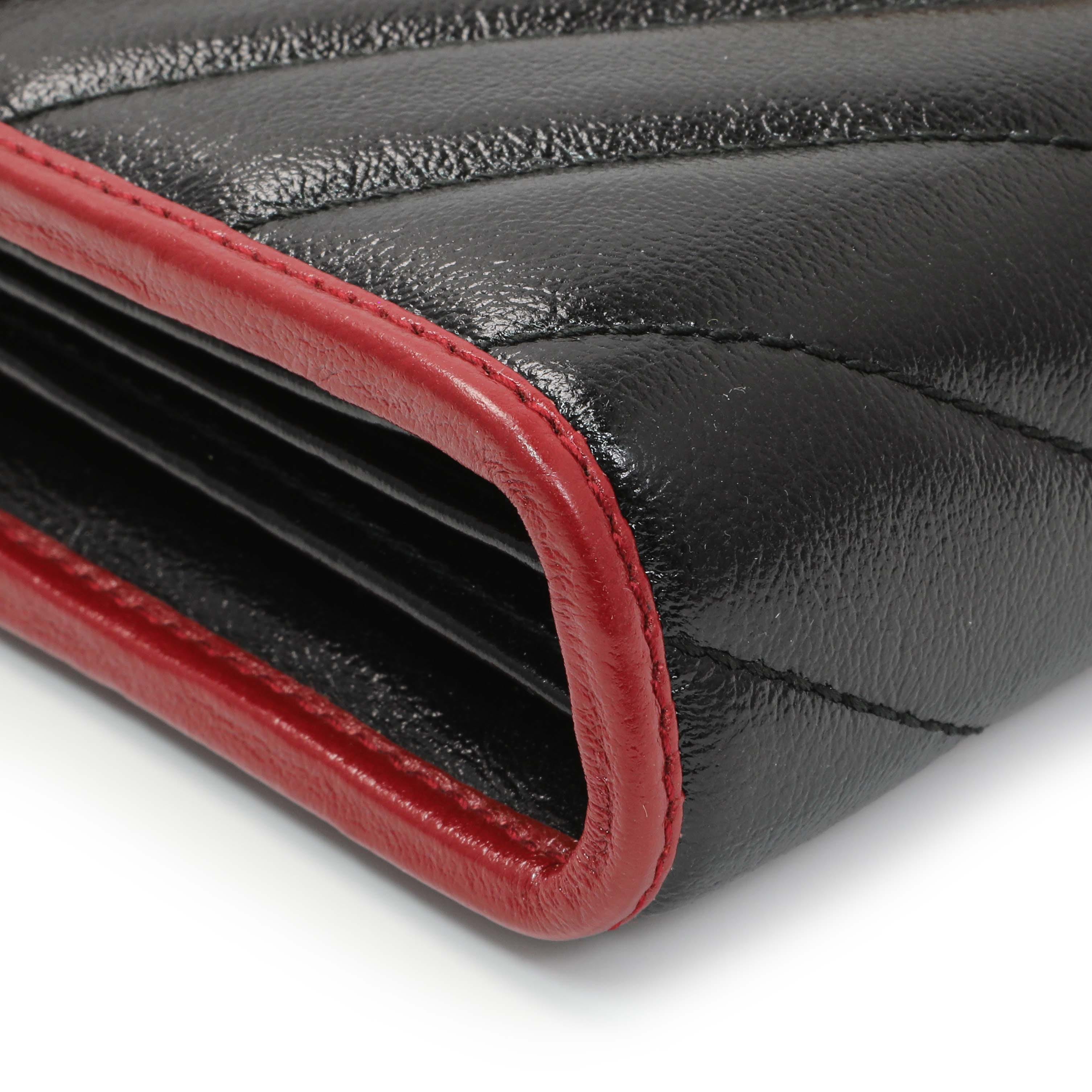 Gucci Black Red Vintage Effect Calfskin Matelasse Diagonal Torchon GG Marmont Chain Wallet