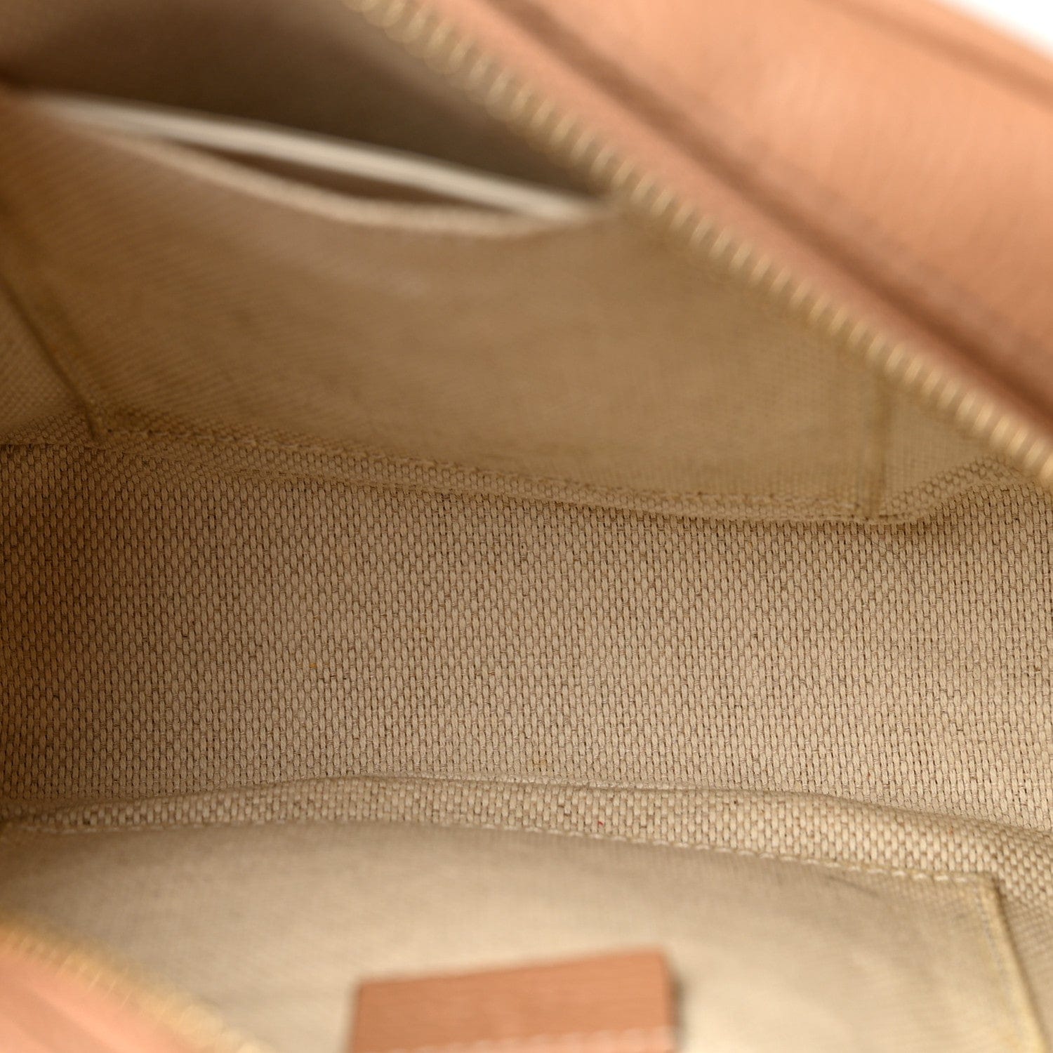 Gucci Pebbled Calfskin Small Soho Disco Bag Camelia