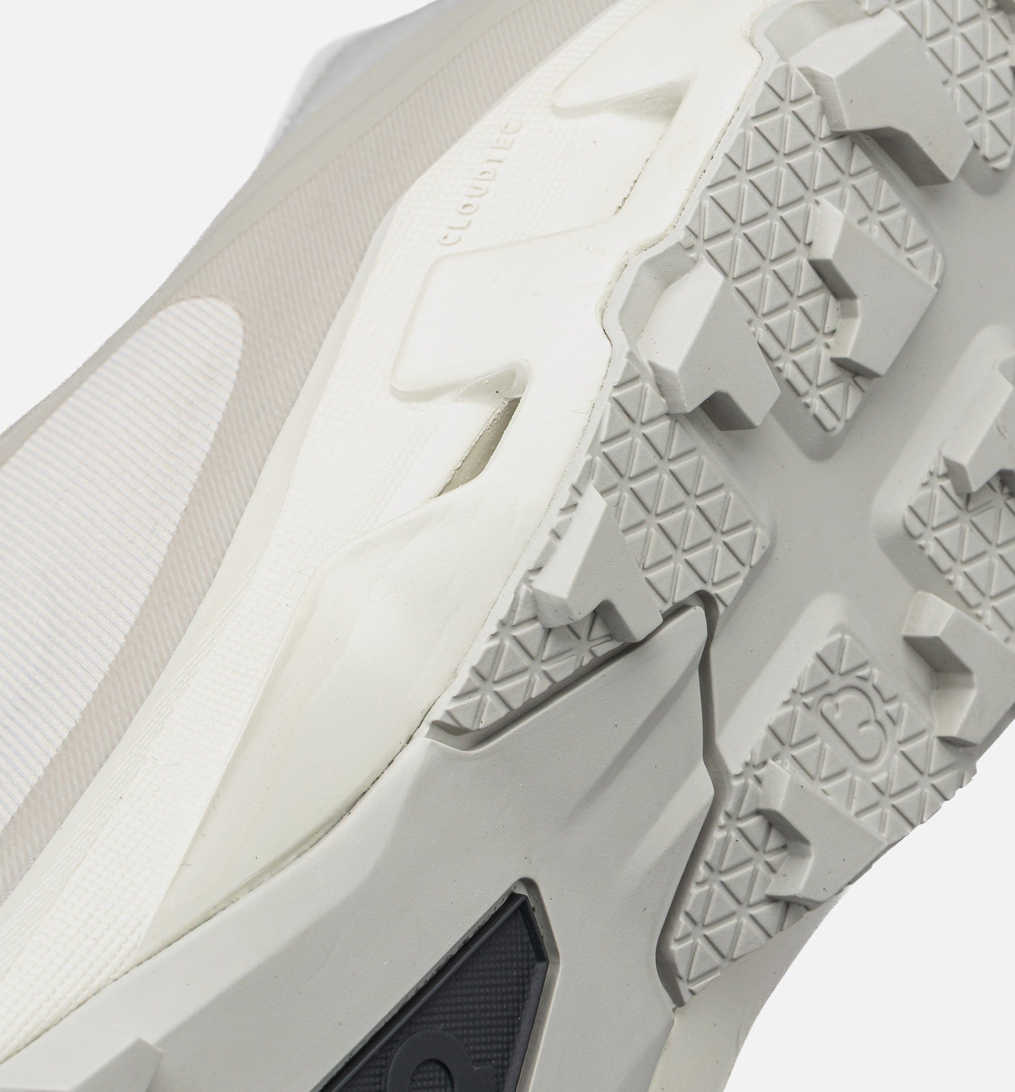 On Running Cloudventure Peak Mens Lifestyle Shoe - Ice/Moon