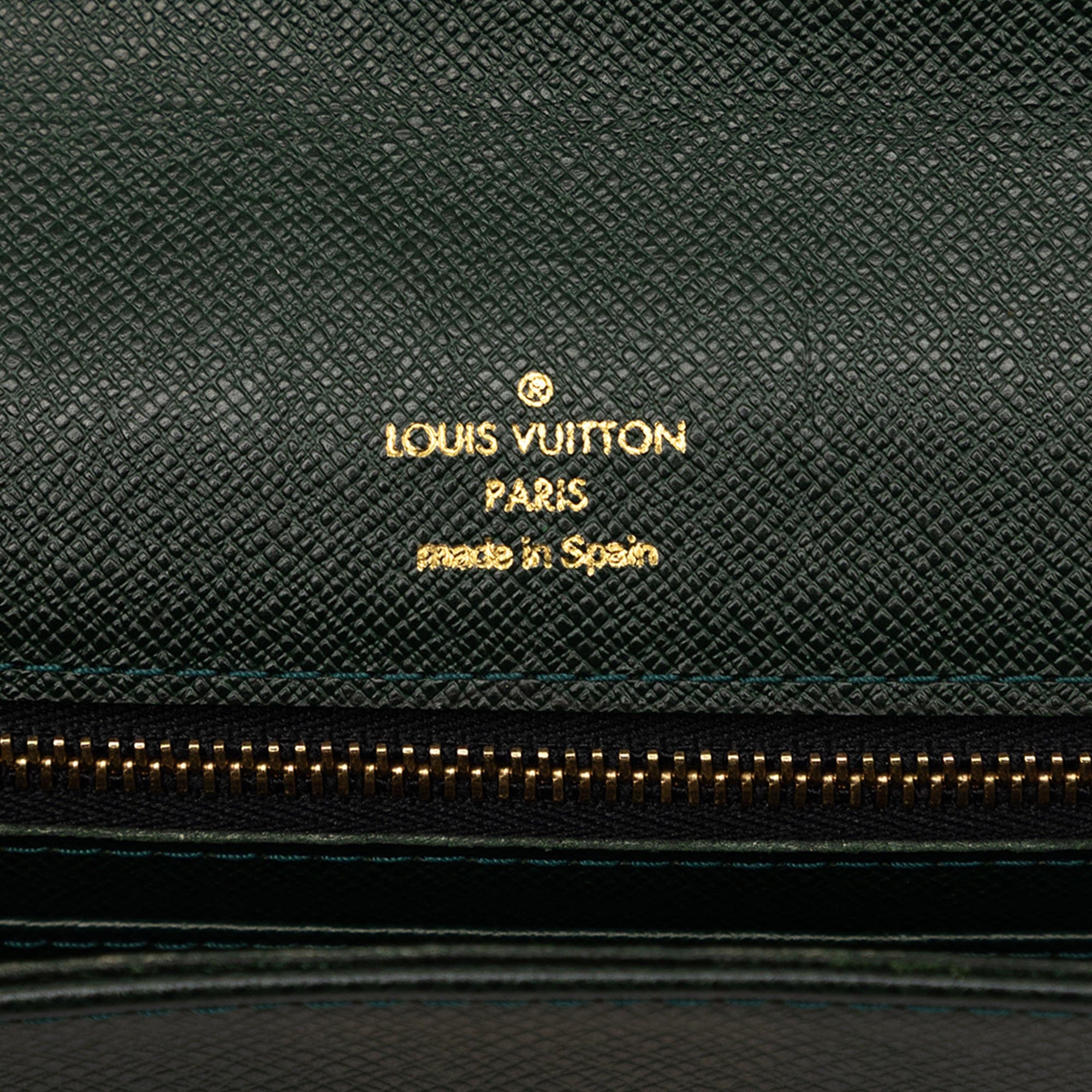 Louis Vuitton Taiga Selenga