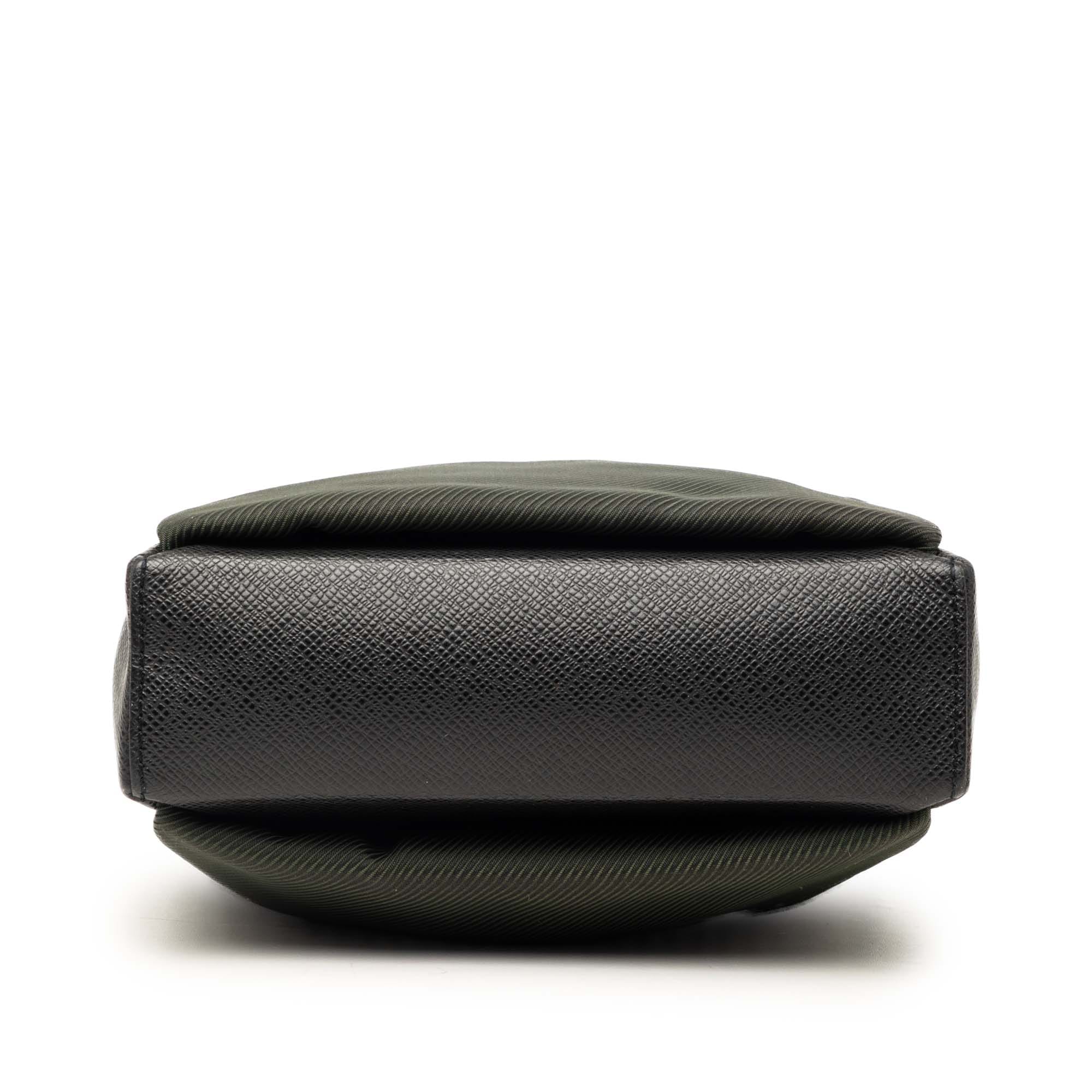 Louis Vuitton Taiga Sayan