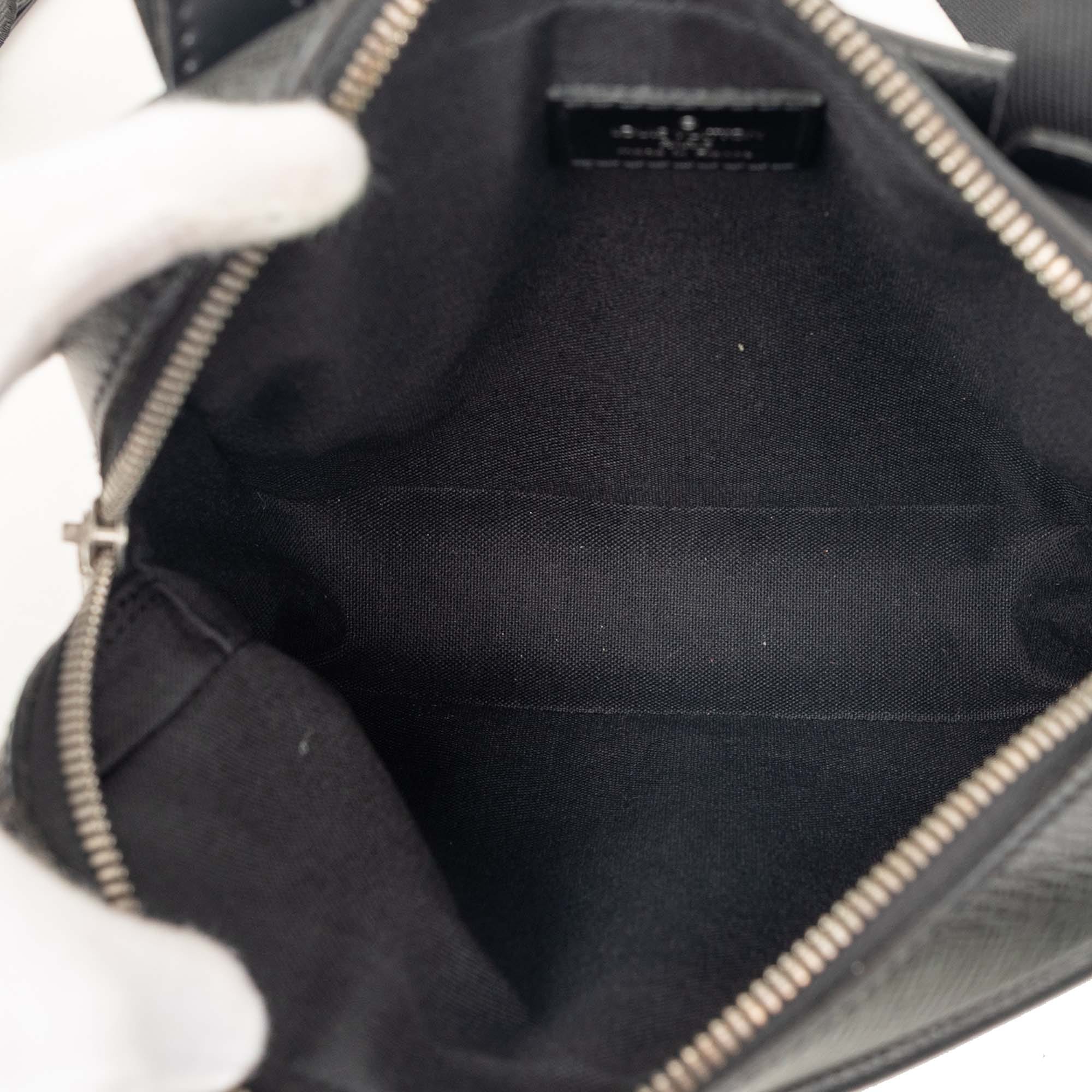 Louis Vuitton Taiga Sayan