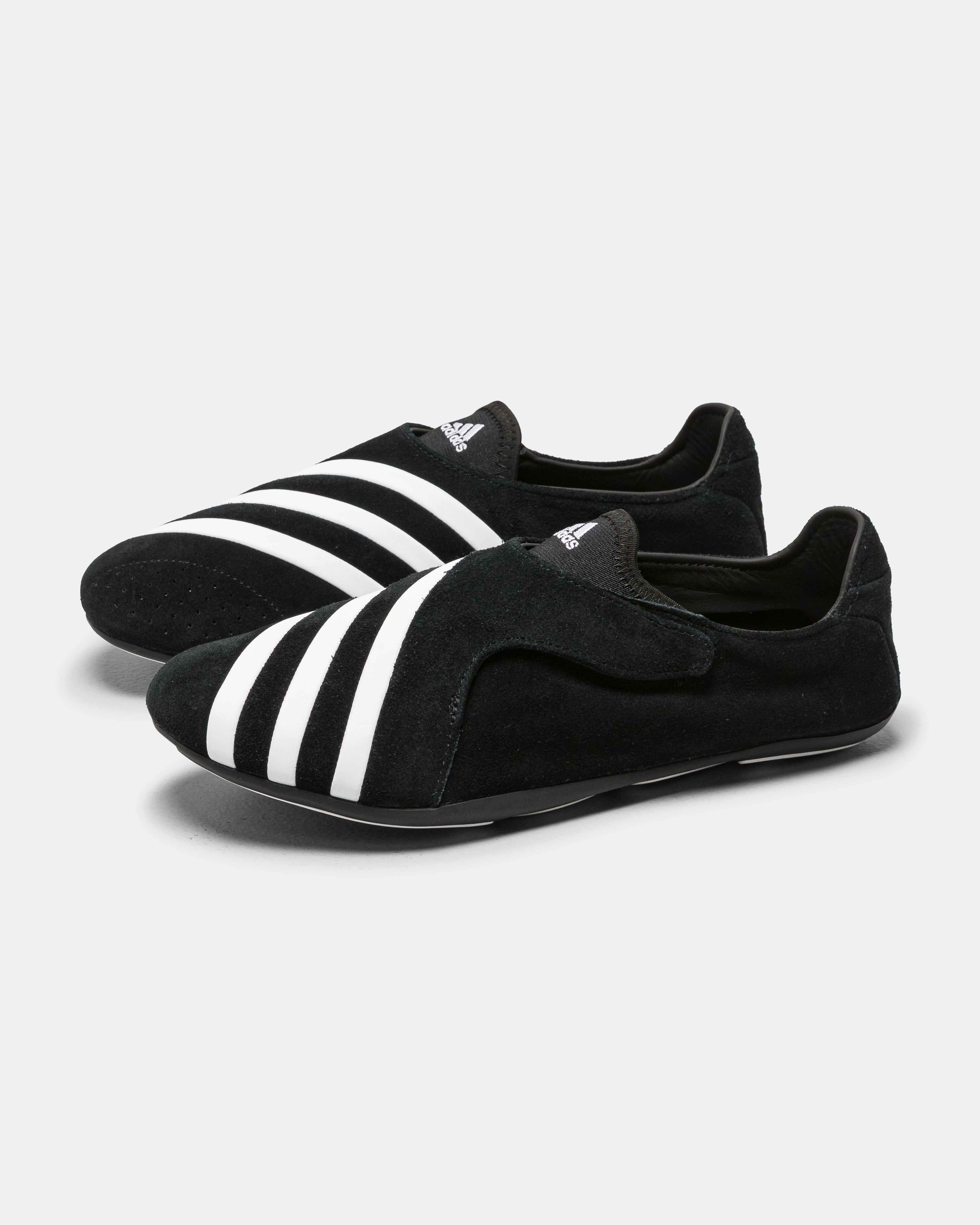 adidas Virginia Yoga Vario Flat Earth by Pharrell - Core Black/Footwear White - Core Black