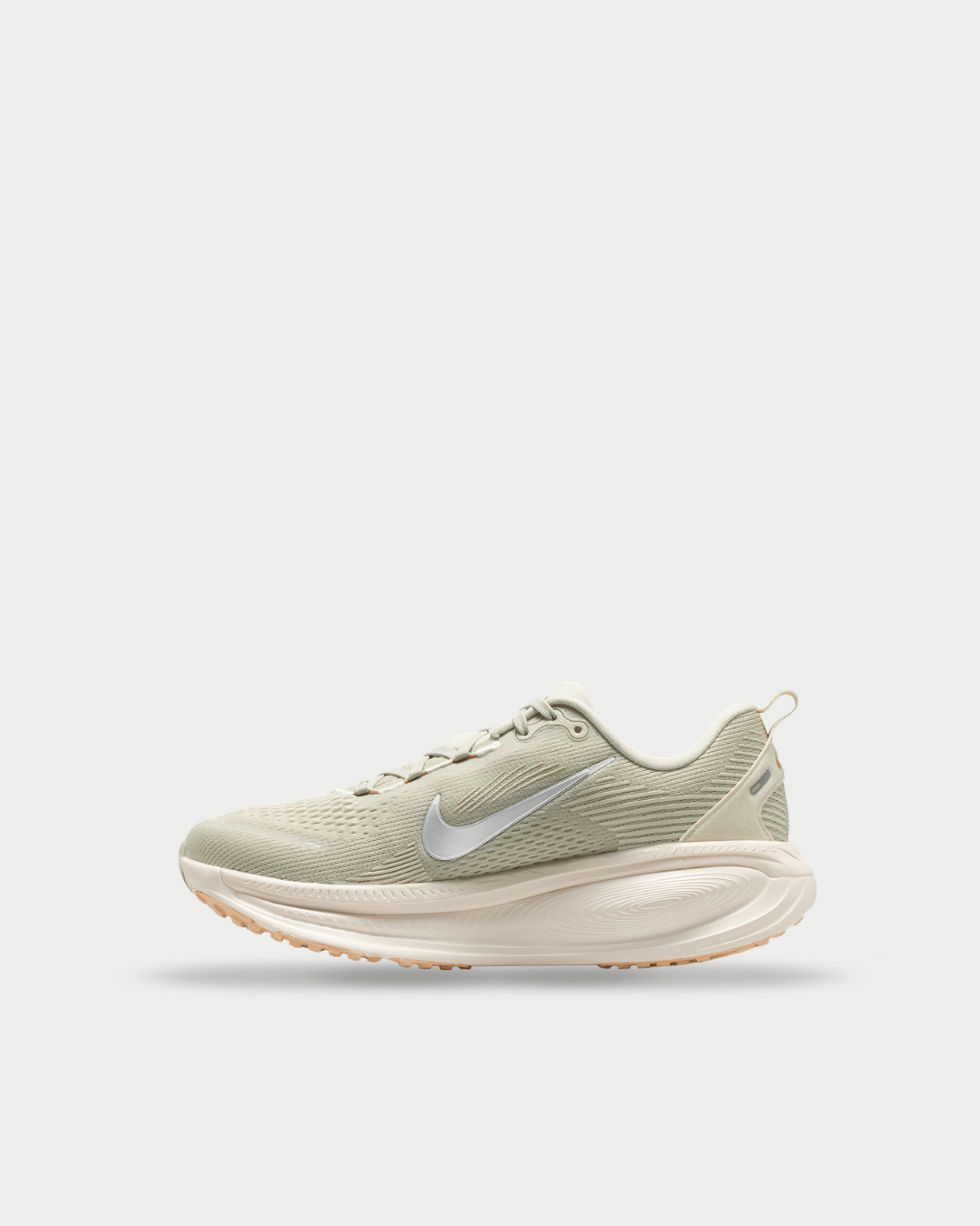 Nike WMNS Nike Vomero 18 - Light Bone/Arctic Orange/Ice Peach/Metallic Silver