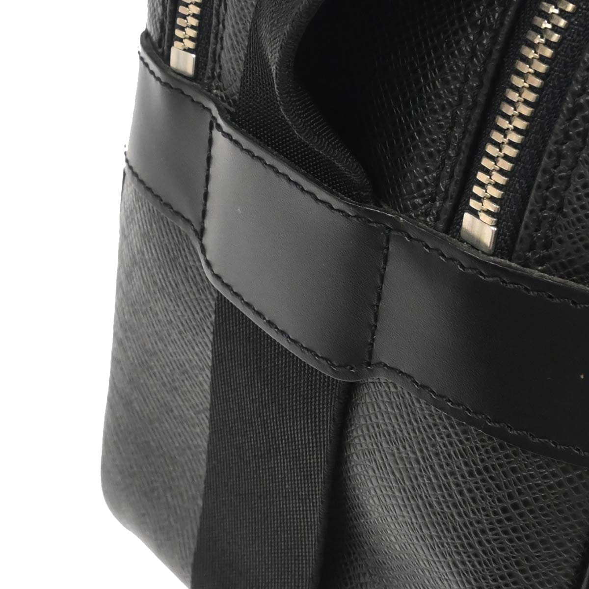 Louis Vuitton Black Taiga Reporter PM Shoulder Bag M30152