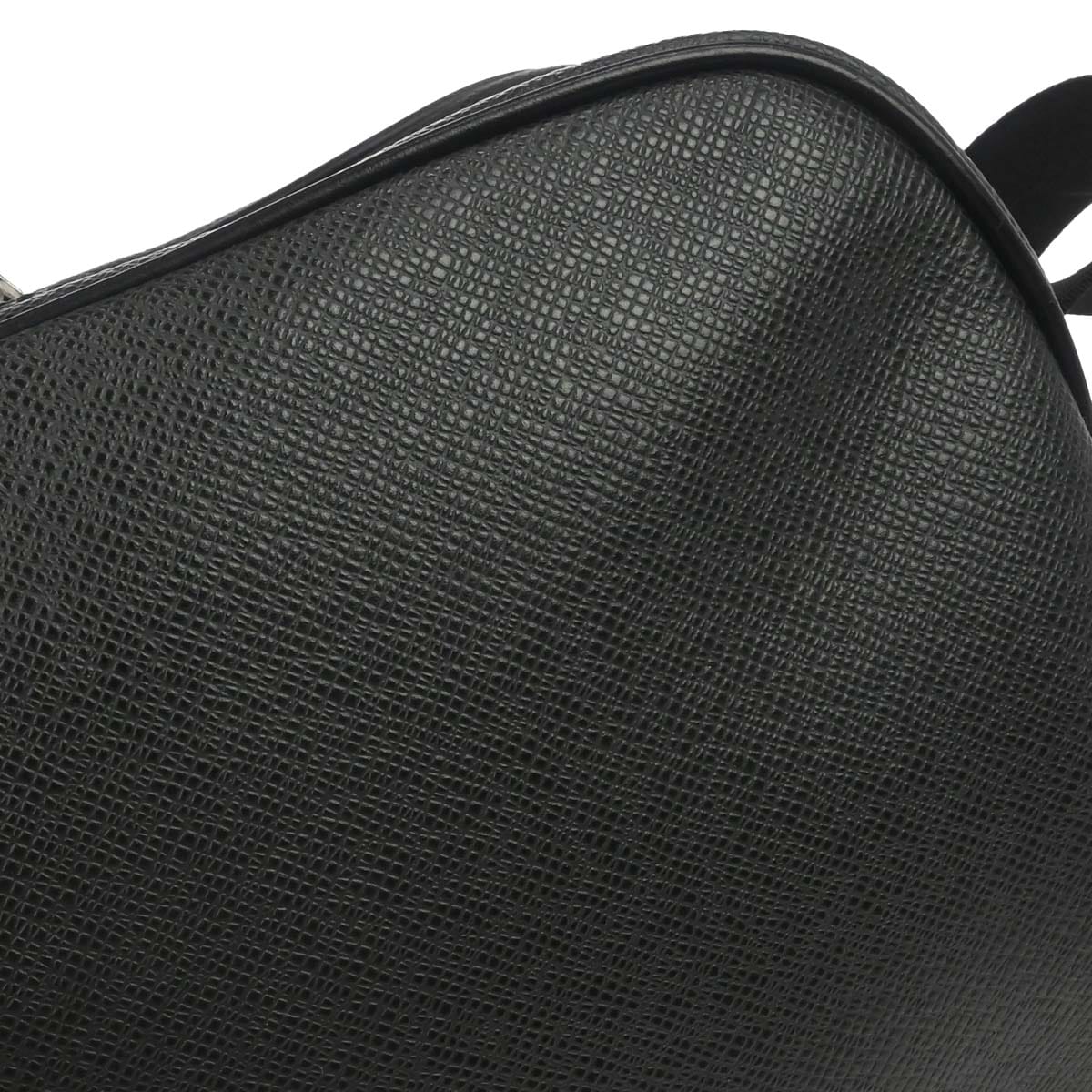 Louis Vuitton Black Taiga Reporter PM Shoulder Bag M30152