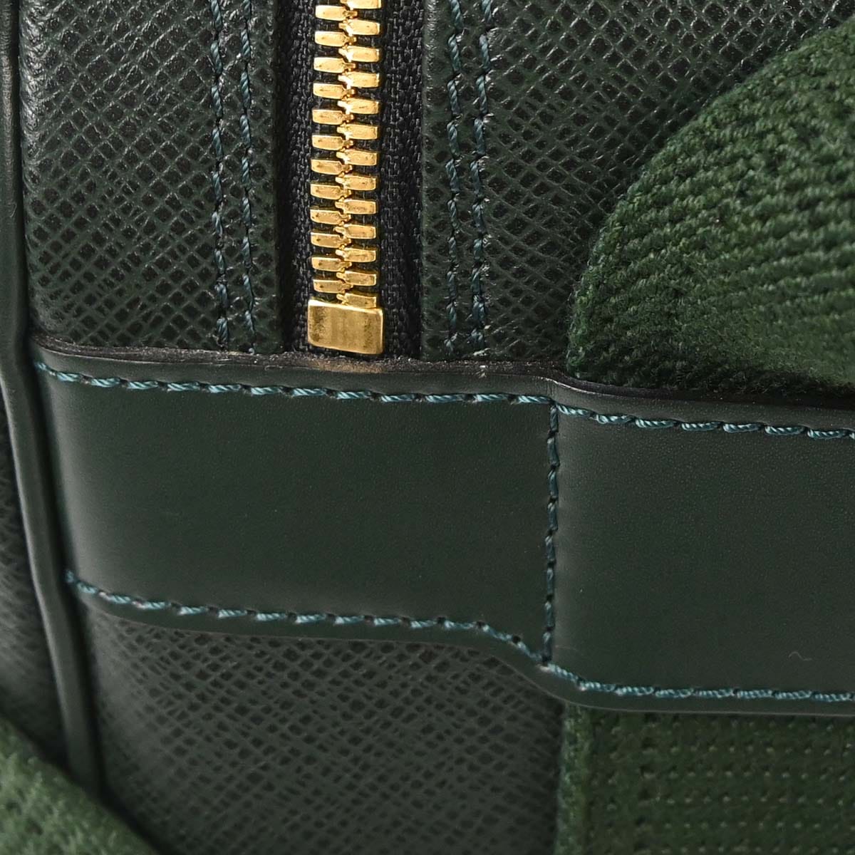 Louis Vuitton 1997 Green Taiga Reporter PM Shoulder Bag M30154