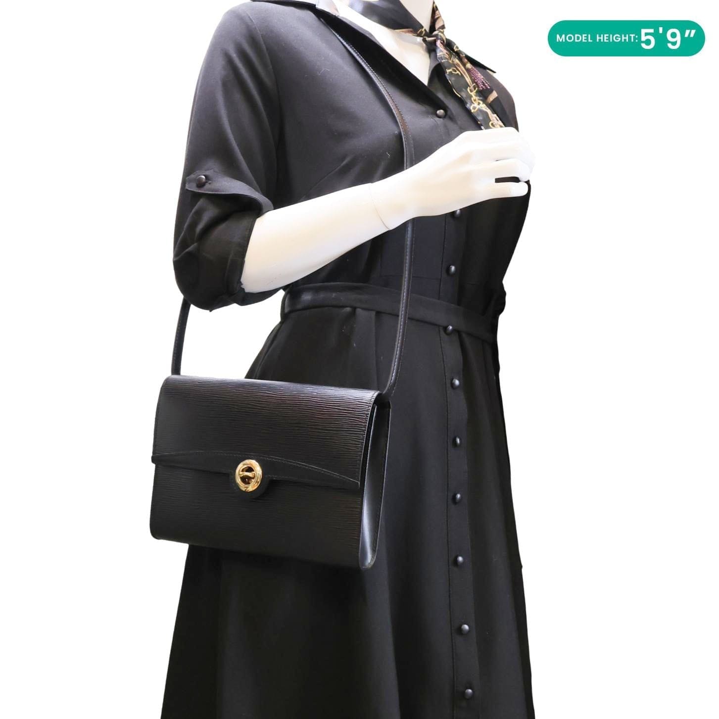 LOUIS VUITTON Arche Pochette Epi Leather Shoulder Bag Black